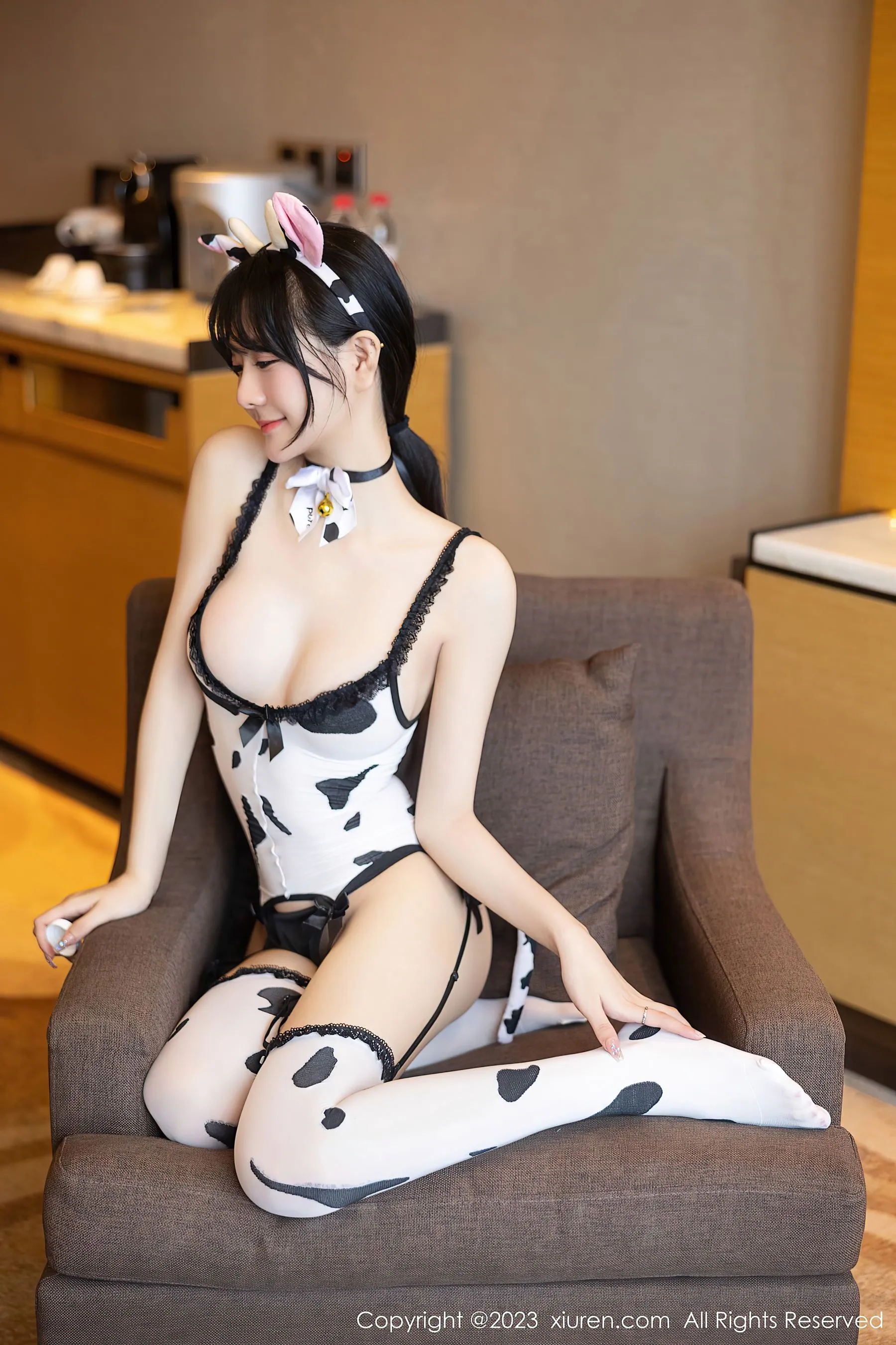  秀人网 No.6774 幼幼 奶牛装美腿第9张