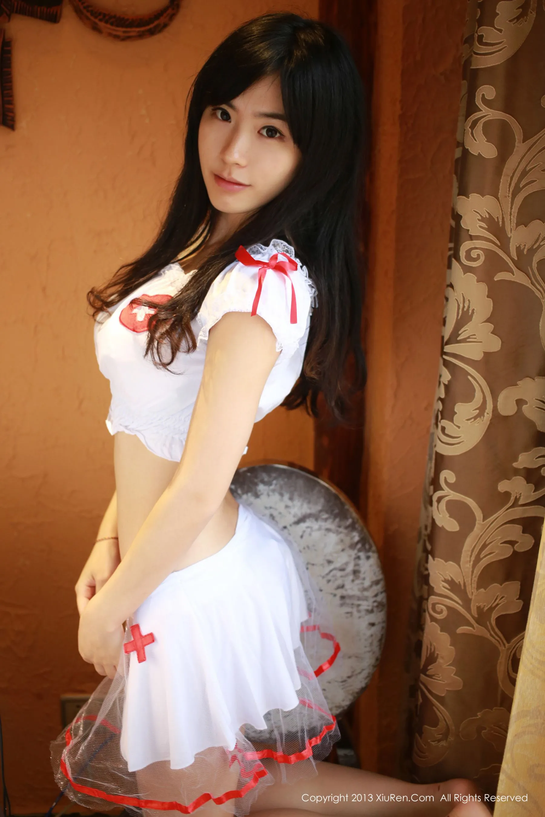 刘雪妮Verna《黑色蕾丝、吊袜、护士装、各色的小裤裤》 秀人网 No.010第3张