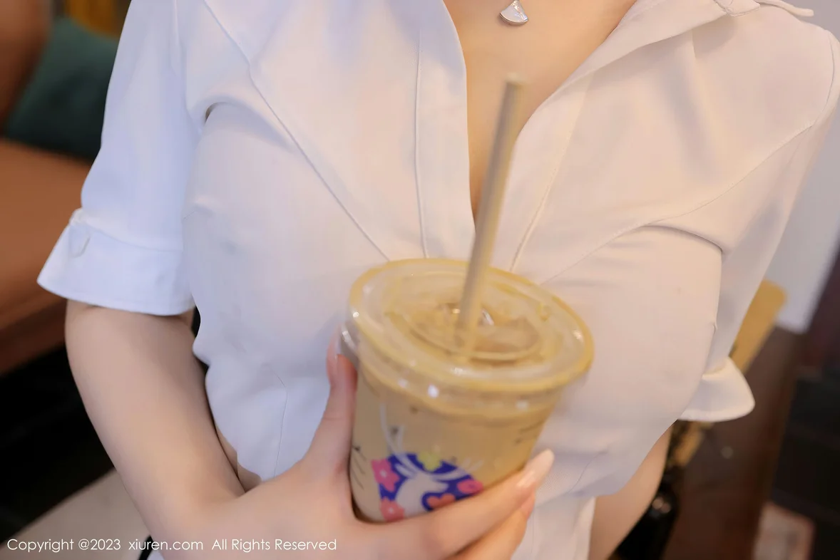  XiuRen 秀人 No.6838 岁小岁 黑色短裙性感写真 [58P]第12张