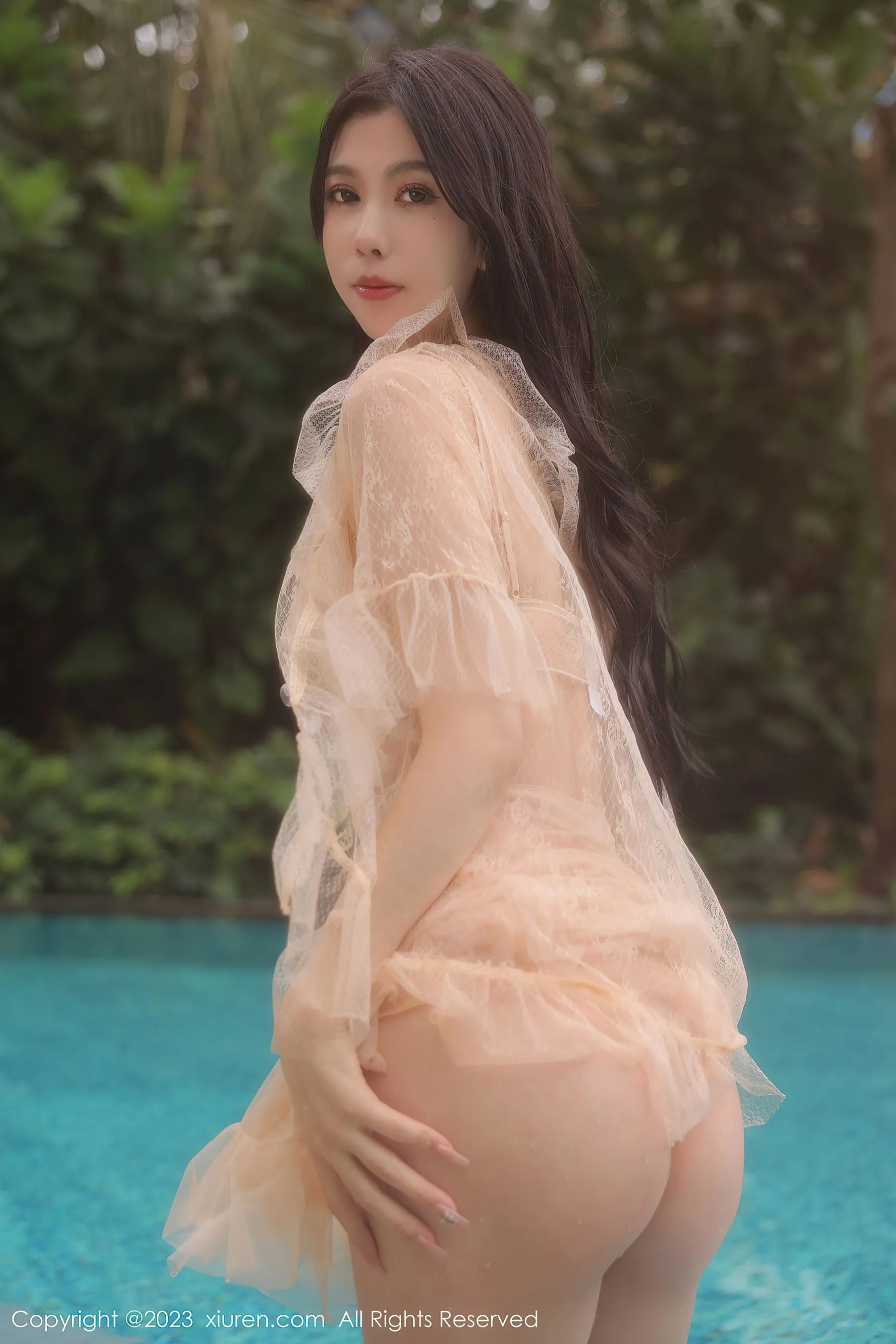  秀人网 No.6370 李雅柔182CM 泳池美腿第5张