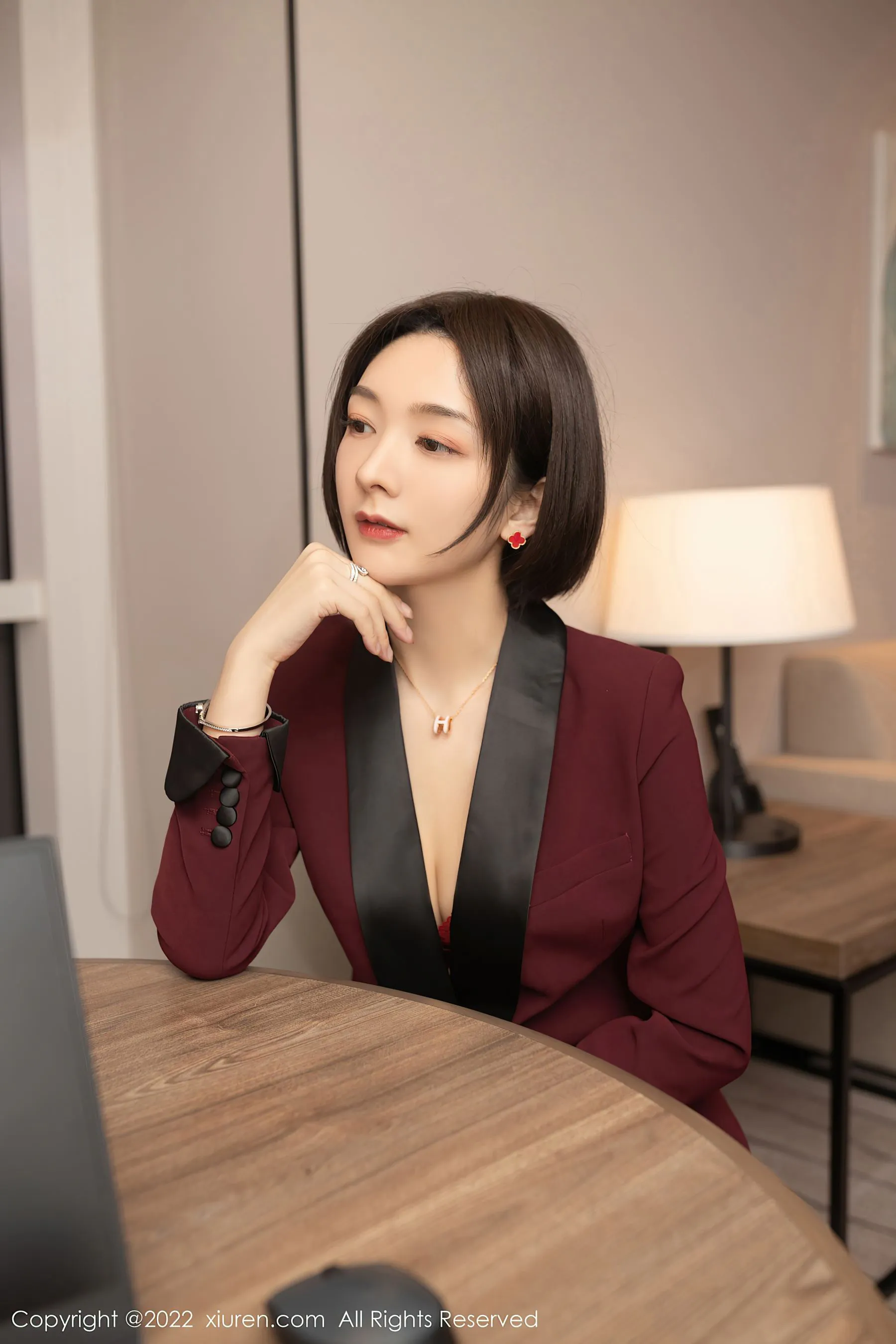  秀人网 No.5111 Angela00 OL美腿第18张