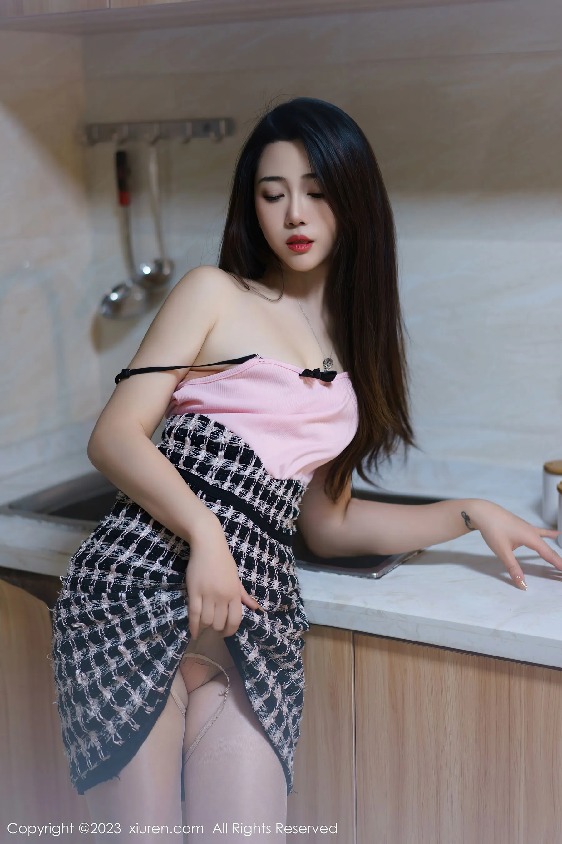  秀人网 No.6799 严利娅Yuliya 丰腴美臀第2张