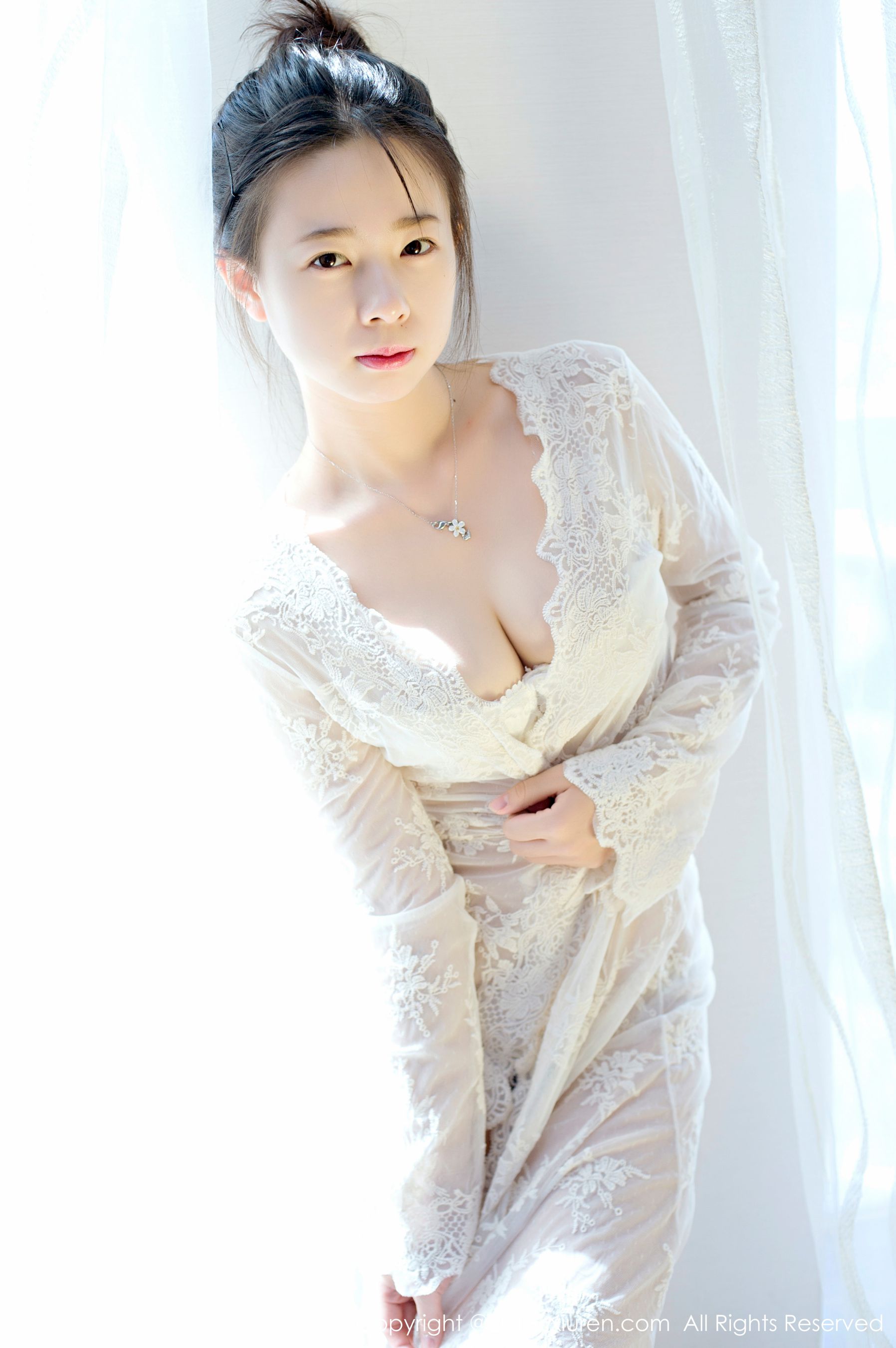 草莓zz(吴允芝)《清晨起床的智齿少女》 秀人网 No.641第21张