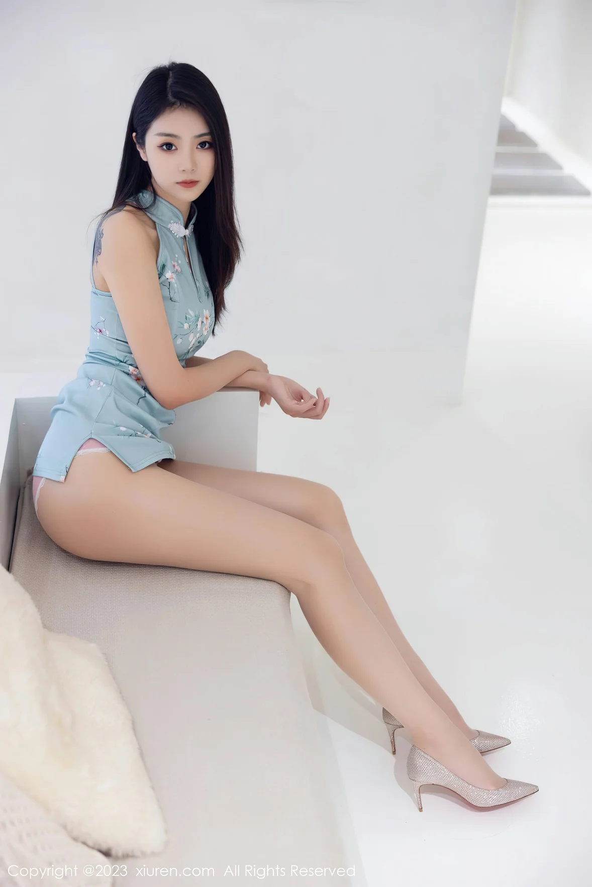  XiuRen 秀人 No.7067 可樂Vicky 短款旗袍性感写真 [104P]第16张