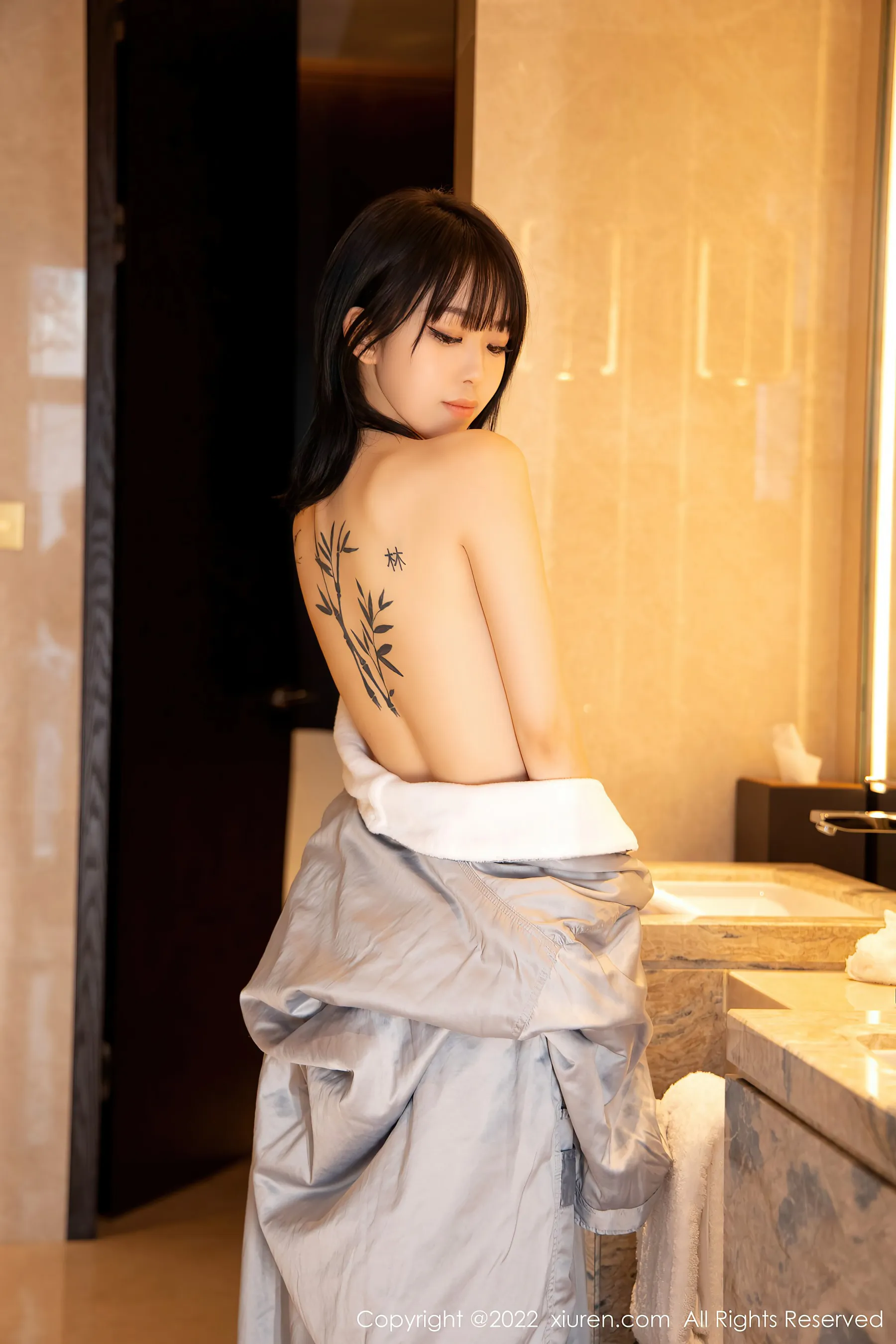  秀人网 No.4664 奶瓶. 美腿清纯大学生写真