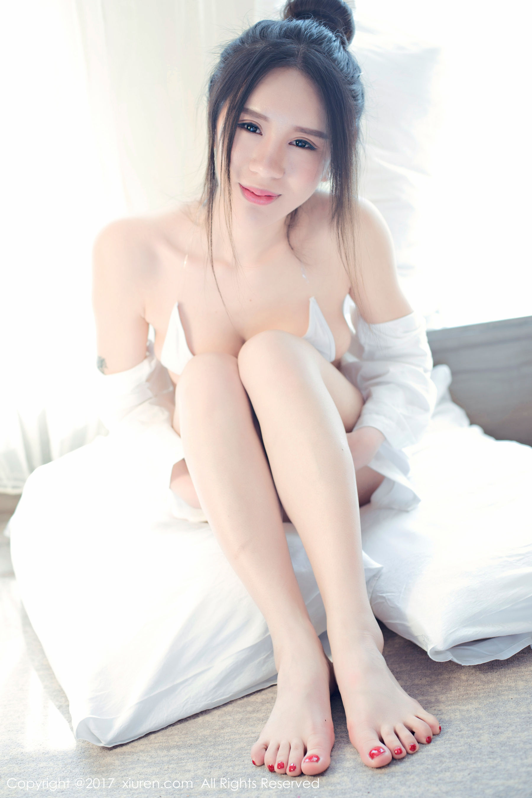  欧阳若依《白色比基尼和大尺度蕾丝女仆死库水》 秀人网XIUREN No.715