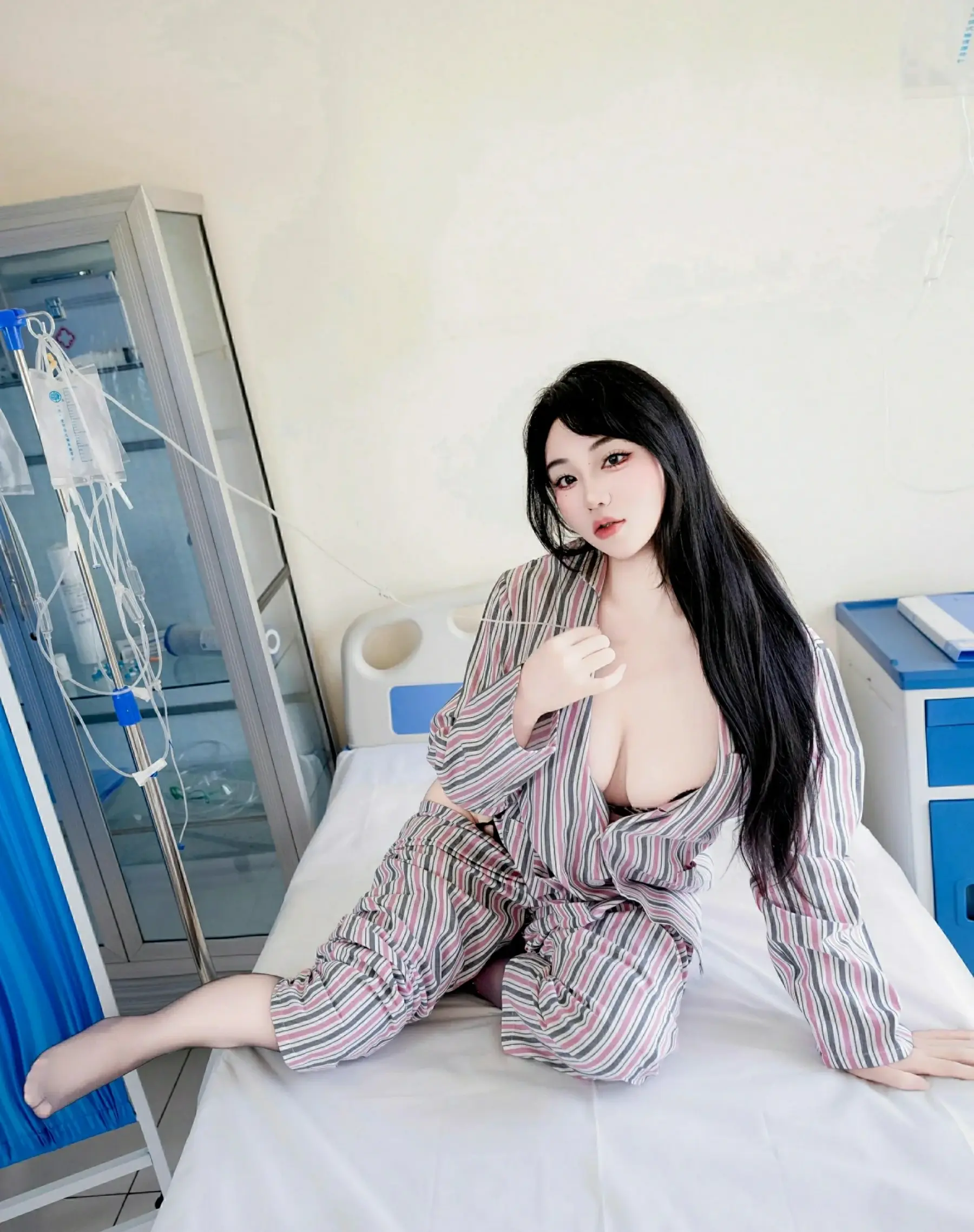  秀人网 No.10648 汐汐爱吃草莓 [80P]第5张