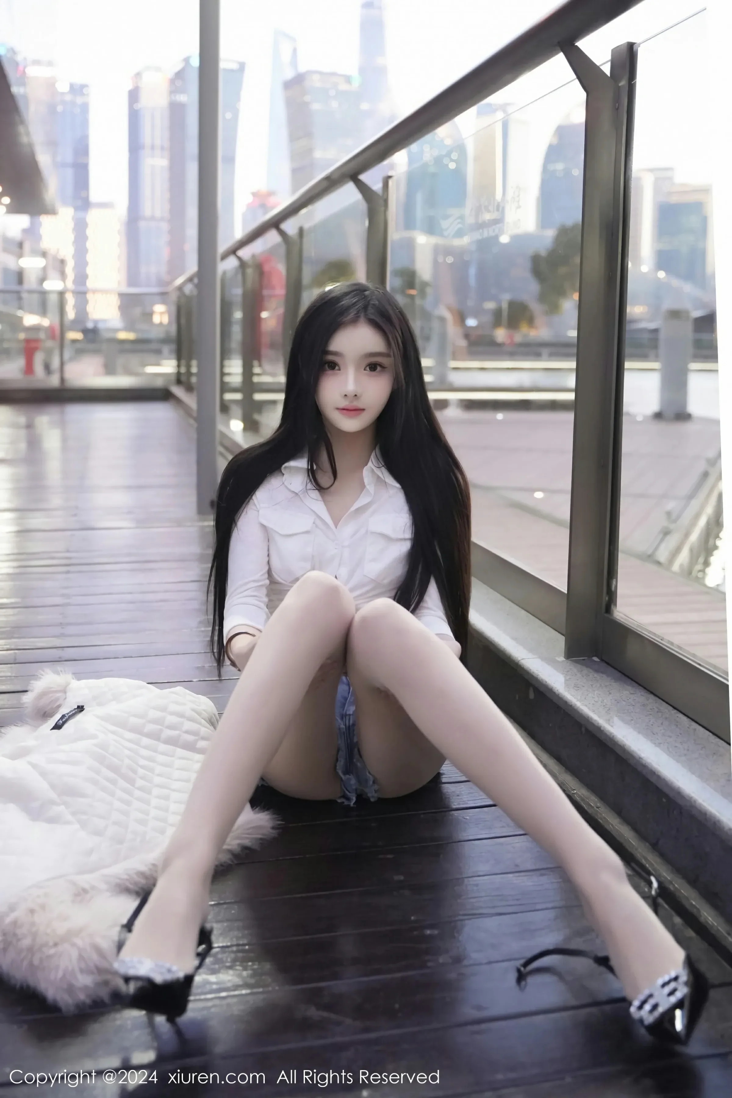  XiuRen 秀人 No.8261 龙雪儿 [77P]第1张