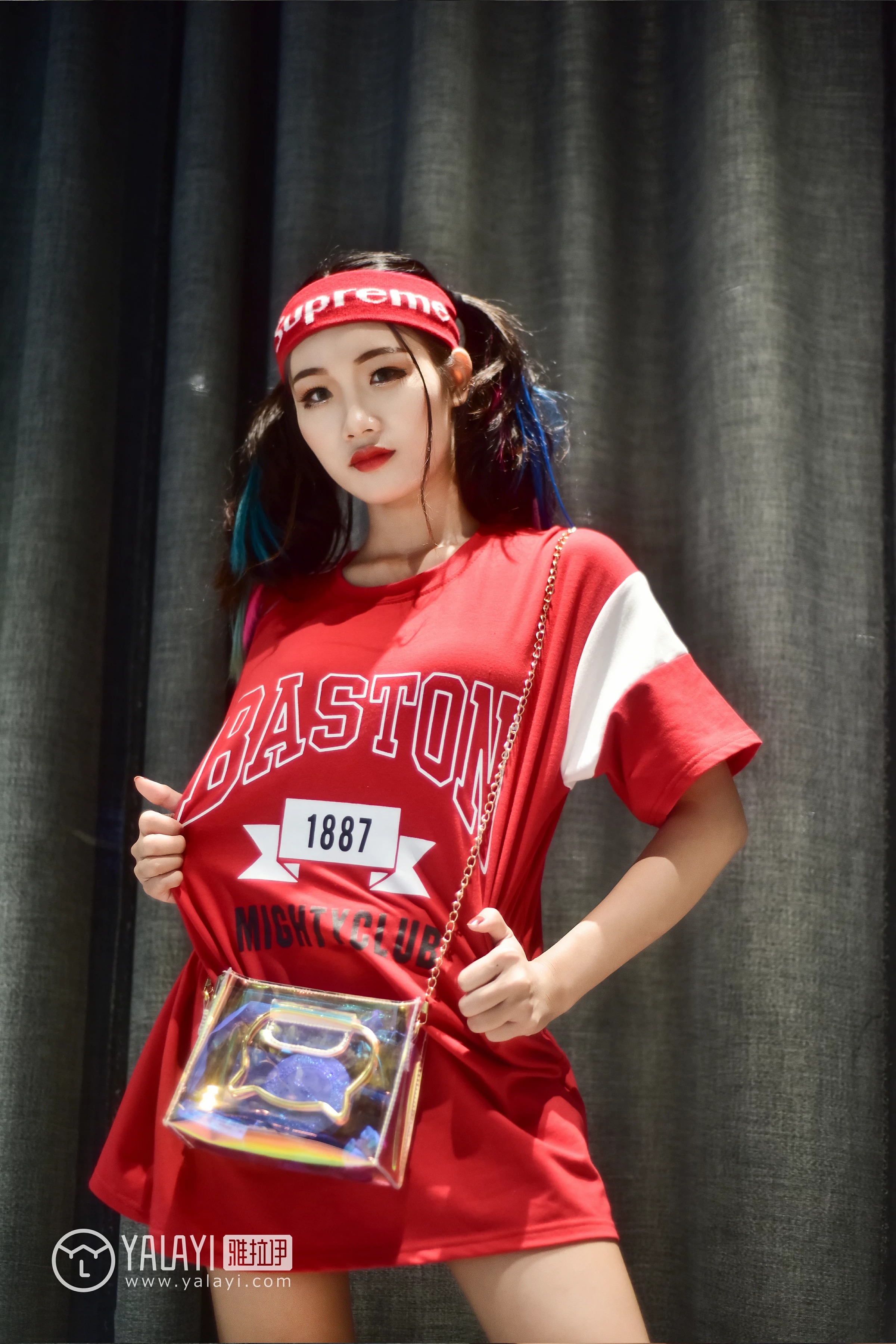 [YALAYI雅拉伊]NO.031 周末时光 兔洱 红色短袖加牛仔热裤性感私房写真集第5张