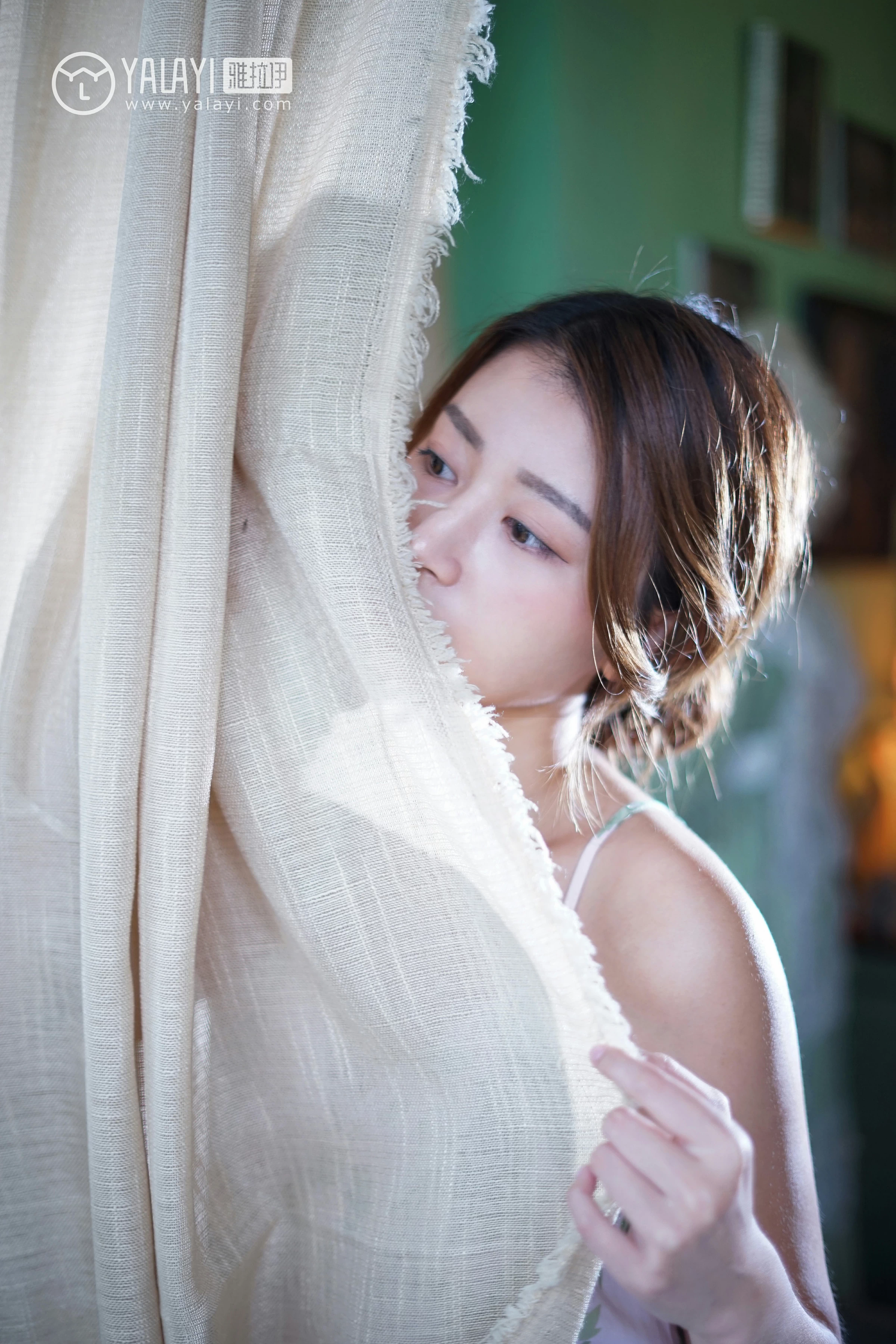[YALAYI雅拉伊]NO.035 下雨天你在思念谁 饰媛 红色睡衣加粉色吊带连衣裙性感私房写真集第12张