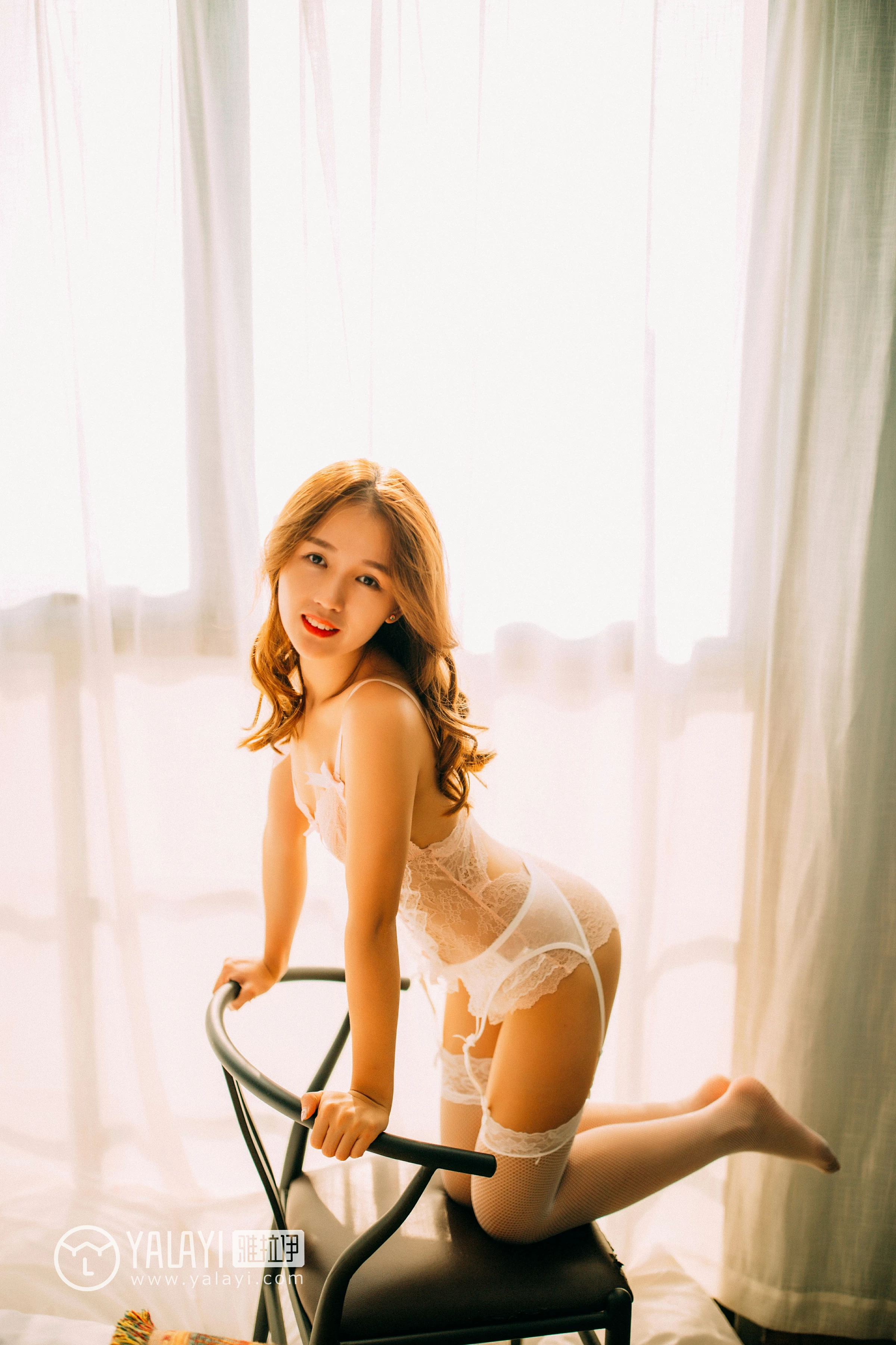 [YALAYI雅拉伊]NO.043 迷幻 李颖惠惠 粉色蕾丝内衣加白色情趣渔网袜性感私房写真集第8张