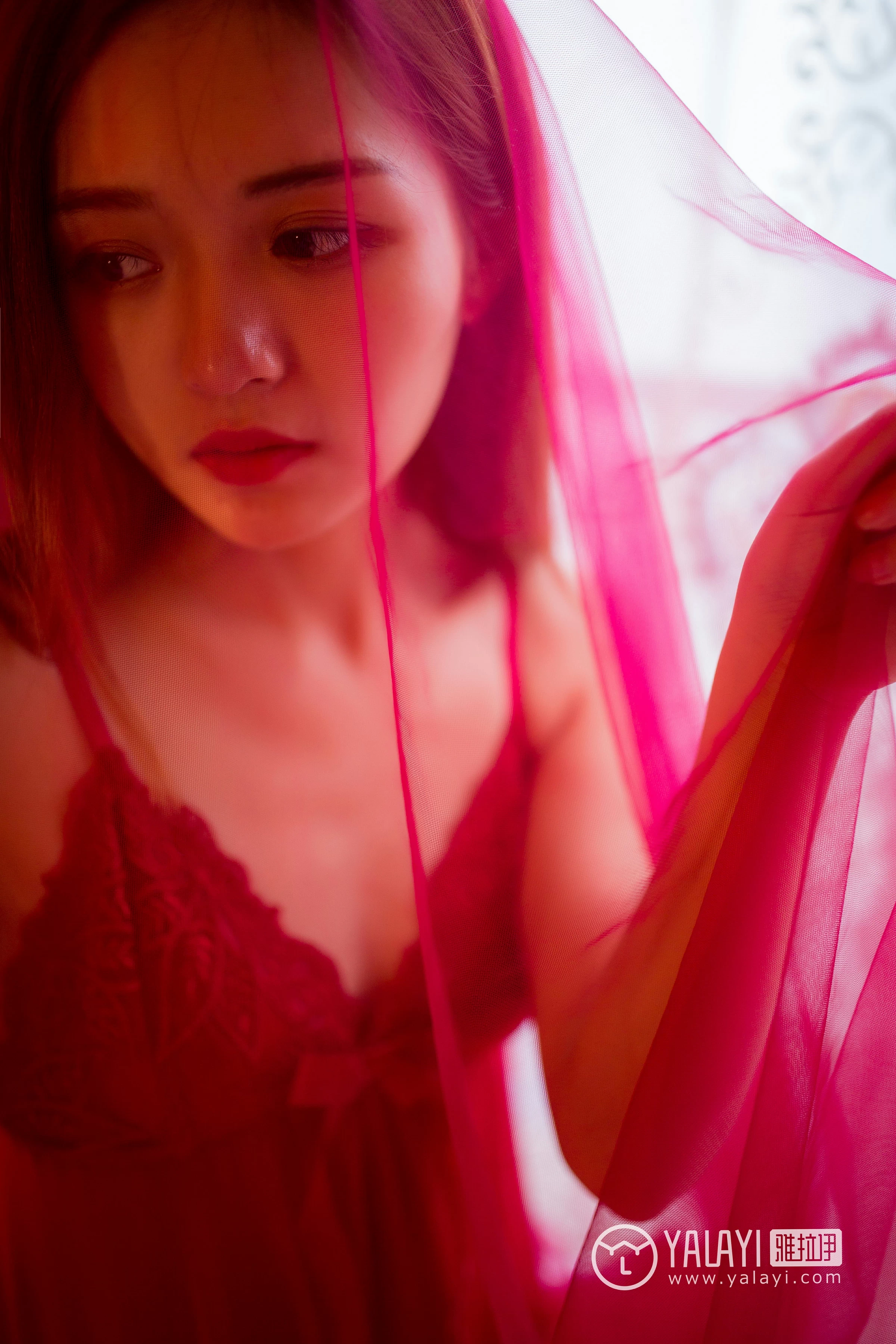 [YALAYI雅拉伊]NO.044 遗落红紗 赵欣怡 红色吊带蕾丝睡衣裙性感私房写真集第7张