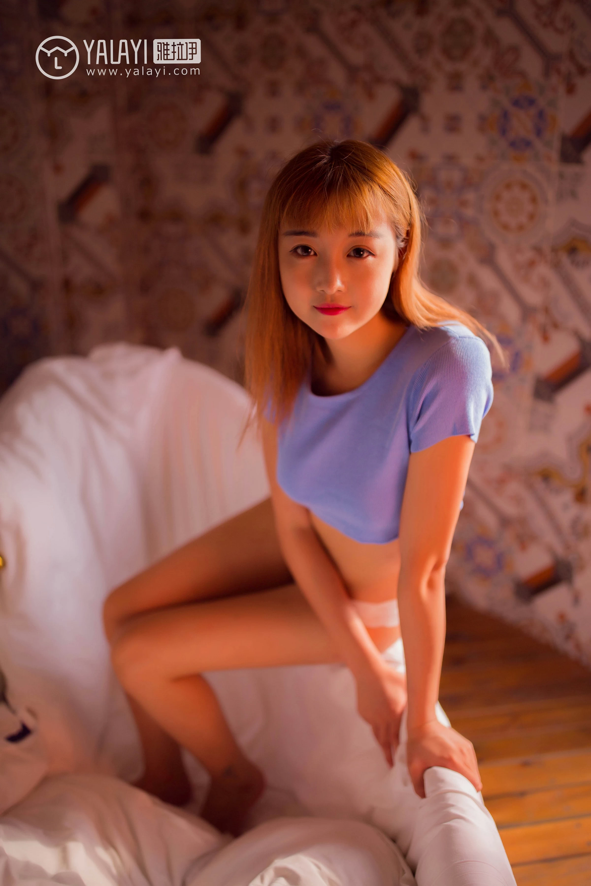 [YALAYI雅拉伊]NO.073 隐形病症 Pigpig女孩 蓝色短袖加白色蕾丝内裤性感私房写真集第8张