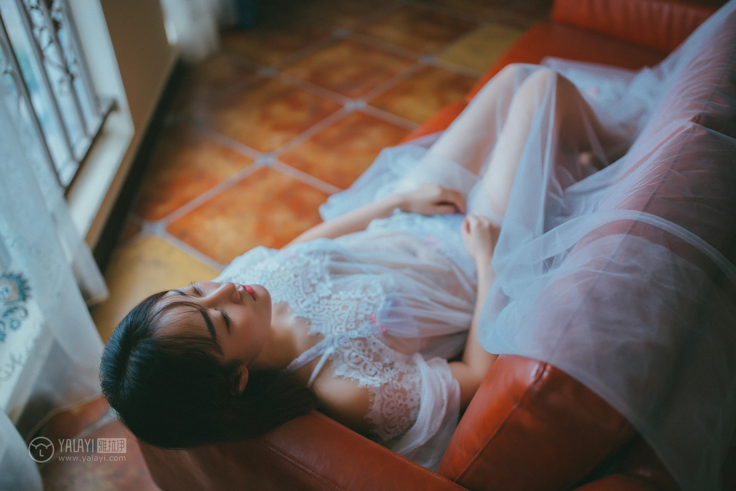 [YALAYI雅拉伊]NO.093 蓝色恋人 伊伊小仙女 白色透视睡衣加蕾丝情趣内衣性感私房写真集第7张