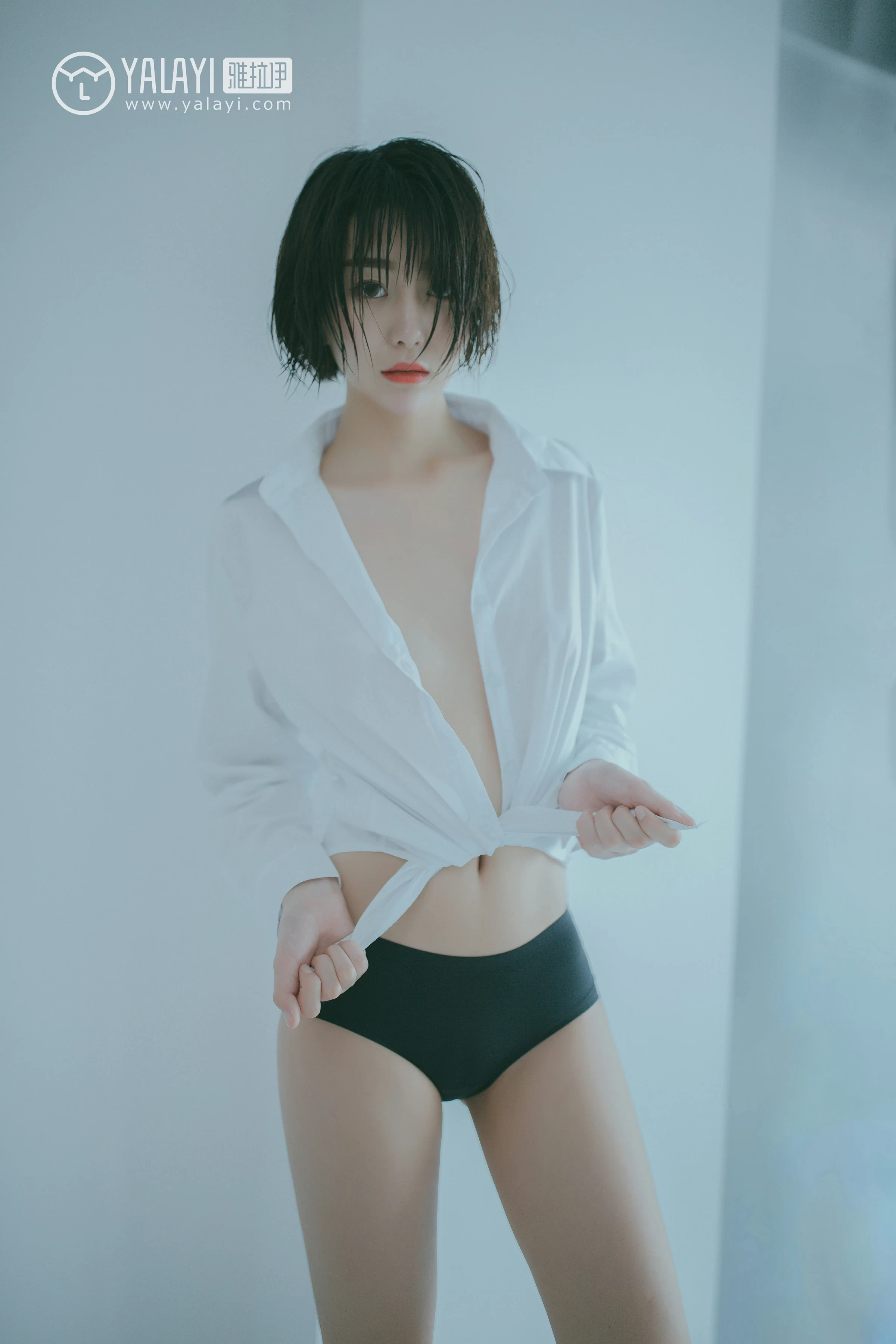 [YALAYI雅拉伊]NO.077 美丽如你 静静 白色衬衫与半裸性感玉体私房写真集第1张