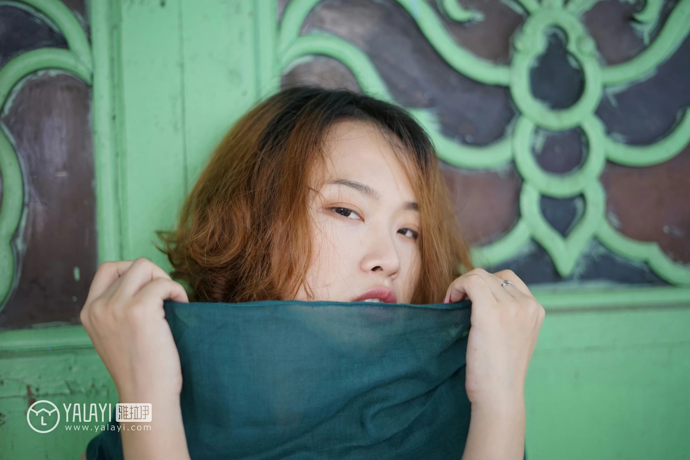 [YALAYI雅拉伊]NO.078 任朝暮 泡芙 吊带连衣裙与黑色镂空睡衣加蕾丝内衣性感私房写真集第10张