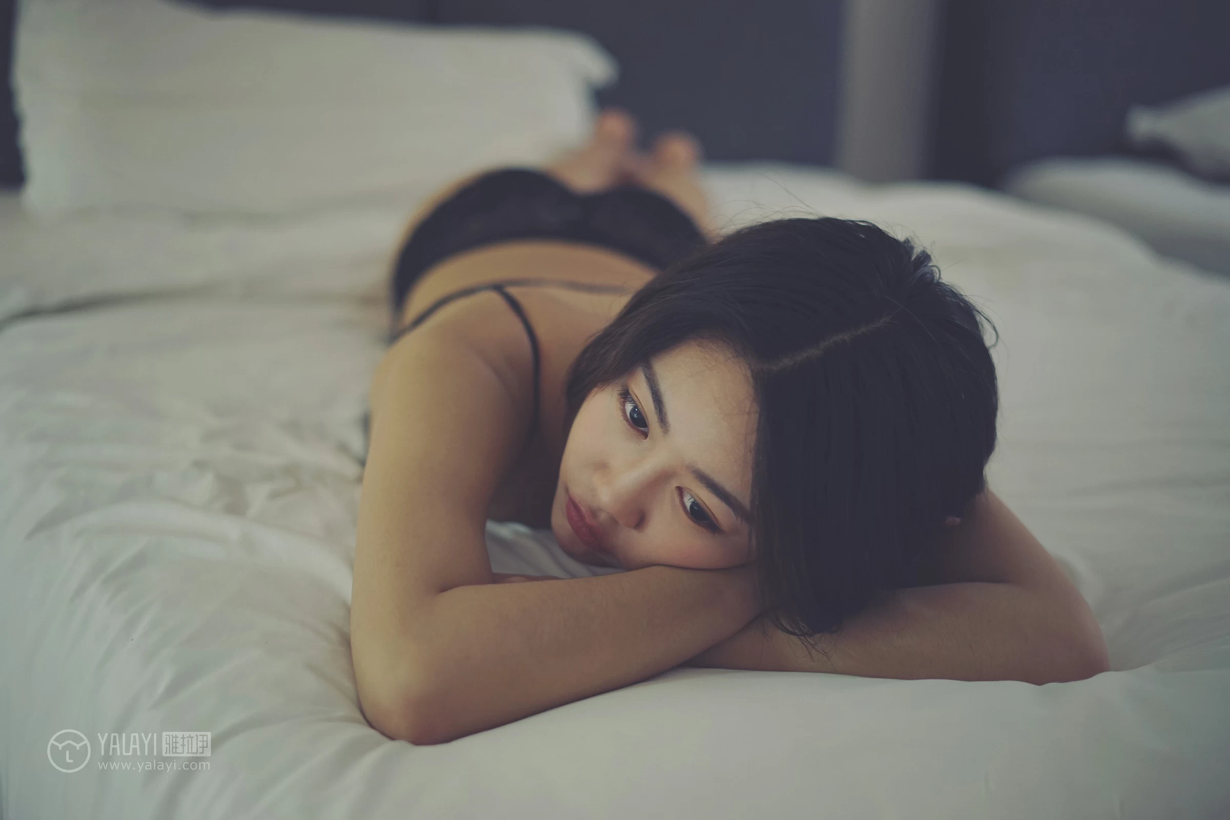 [YALAYI雅拉伊]NO.087 灯暖衣轻 肖萧 白色短袖加黑色透视蕾丝内衣性感私房写真集第5张