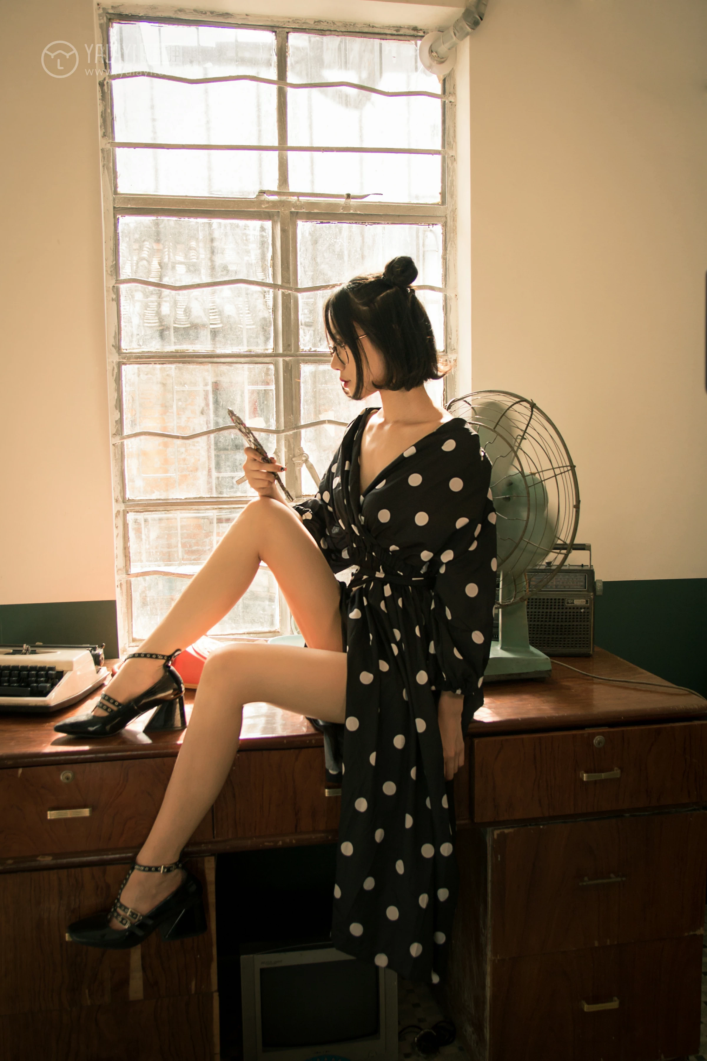 [YALAYI雅拉伊]NO.114 双面伊人 琳琳 琛琛 居家睡衣性感私房写真集第11张