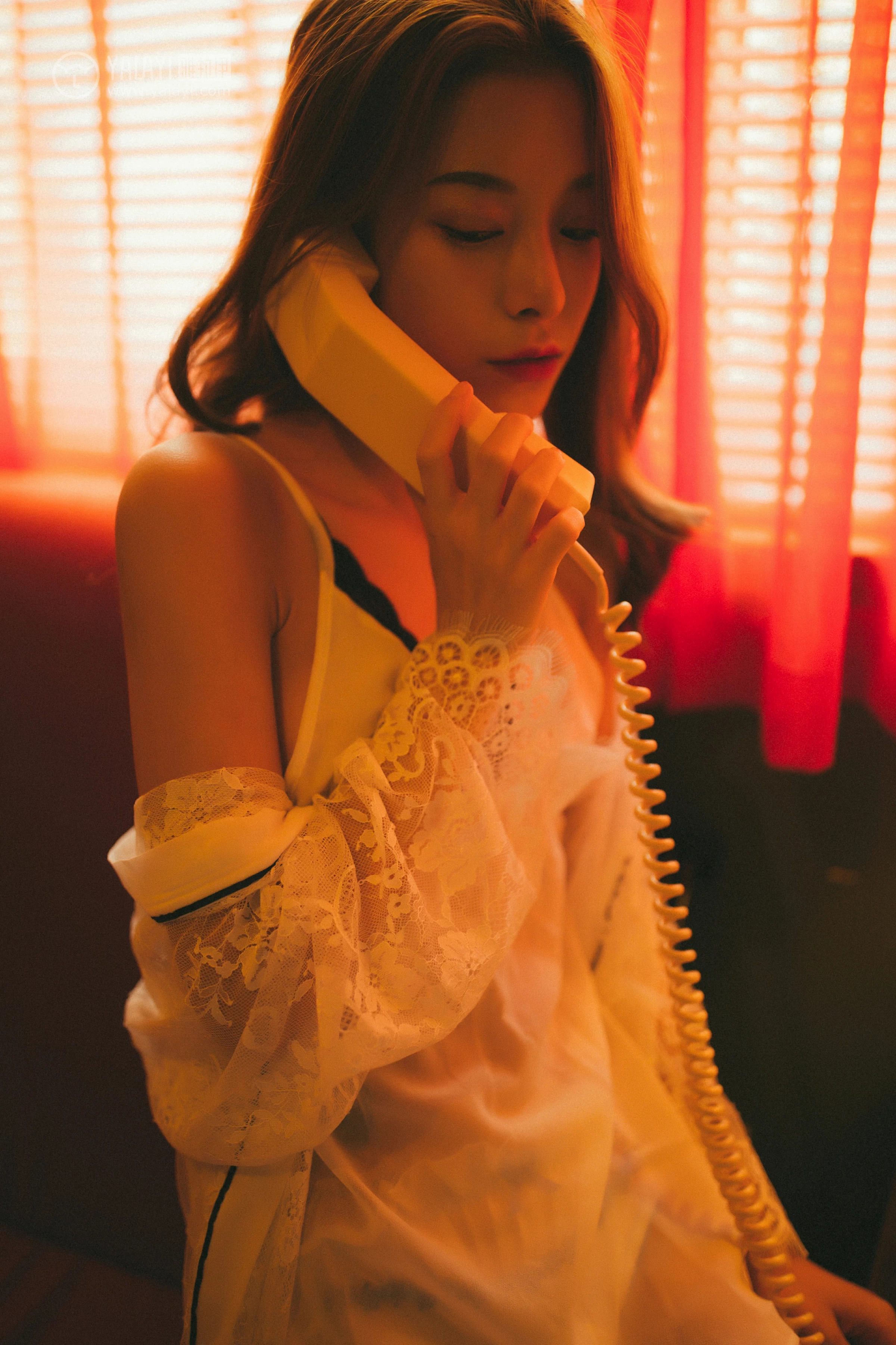 [YALAYI雅拉伊]NO.116 我在等你 倩微微 透视镂空睡衣加白色蕾丝情趣内衣性感私房写真集第15张