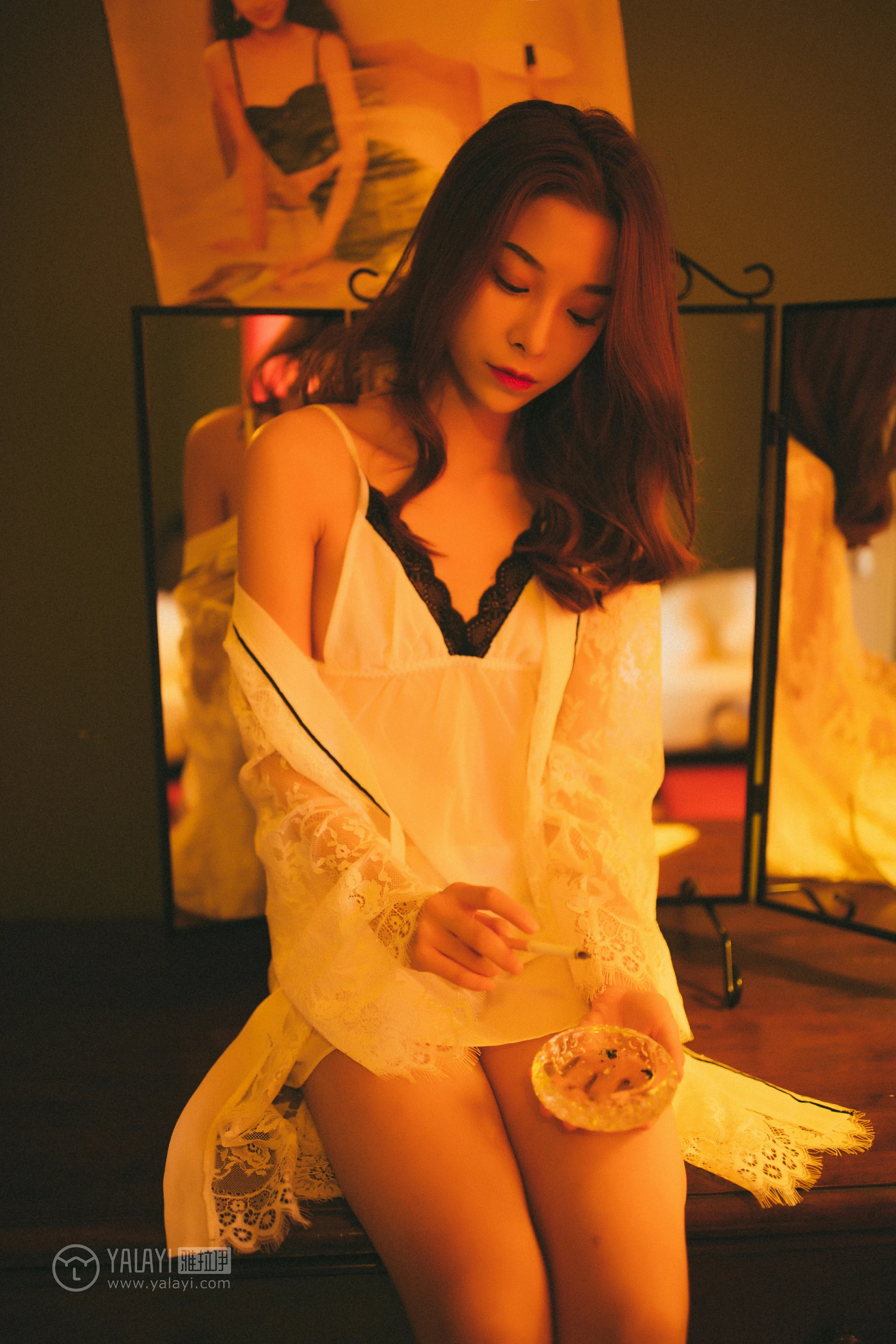 [YALAYI雅拉伊]NO.116 我在等你 倩微微 透视镂空睡衣加白色蕾丝情趣内衣性感私房写真集第18张