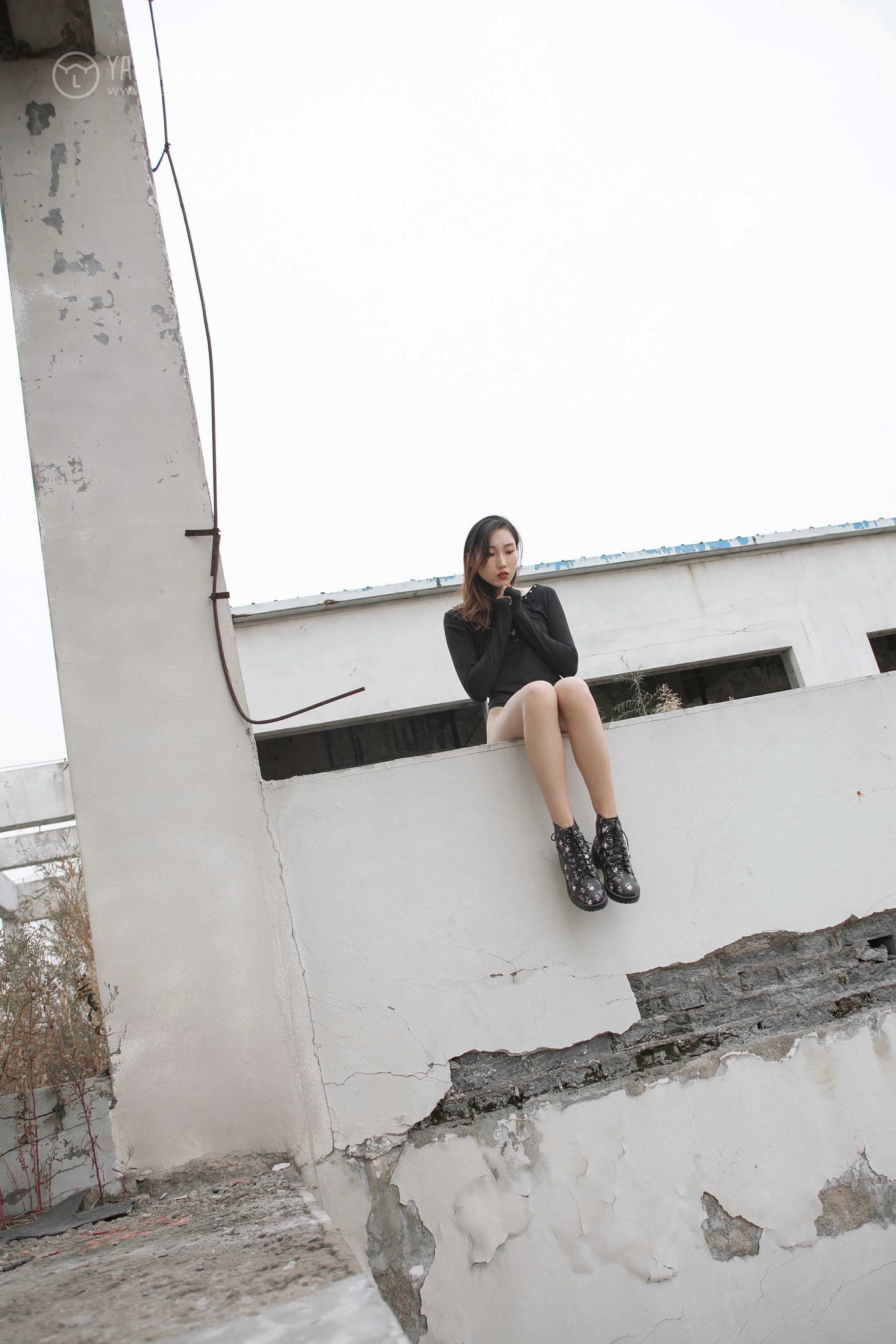 [YALAYI雅拉伊]NO.122 黑色禁地 熏儿 黑色紧身连体衣性感私房写真集第9张