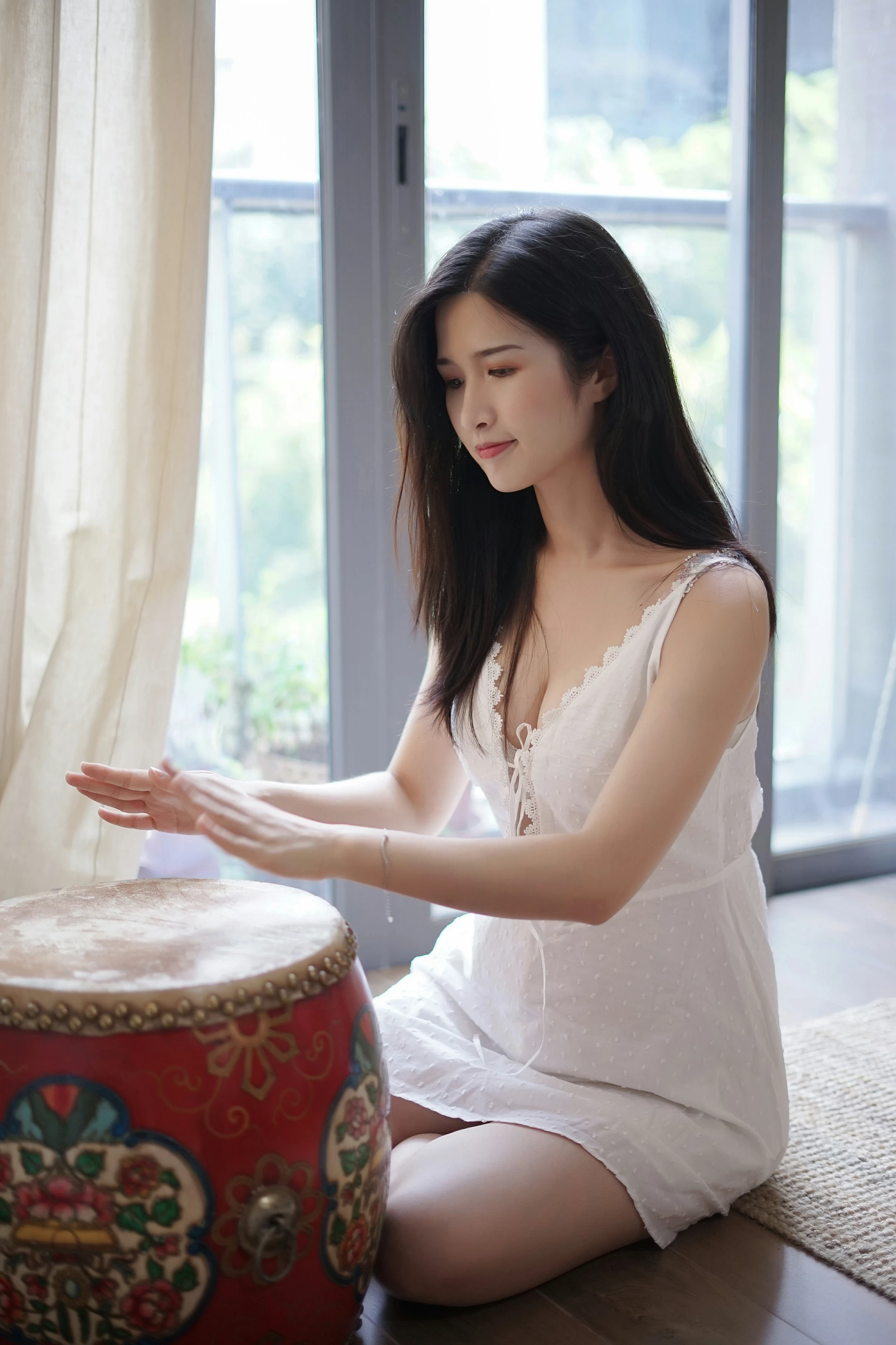 [YALAYI雅拉伊]NO.127 壹日 塔塔 白色吊带睡衣加蕾丝内衣性感私房写真集第5张