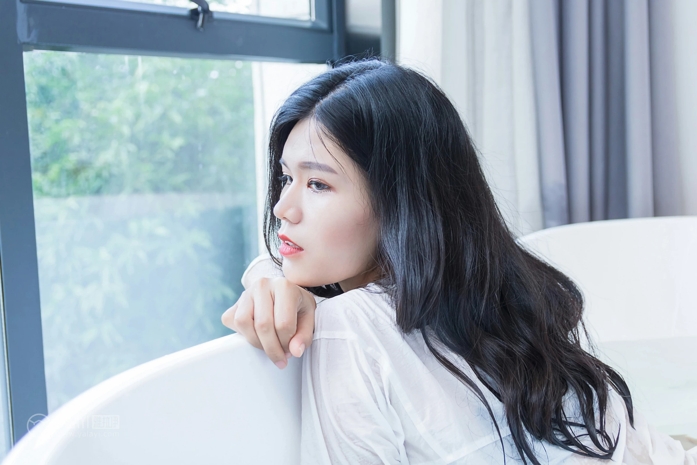 [YALAYI雅拉伊]NO.134 嬉水浴室 小灰 透视衬衫加黑色蕾丝镂空内衣性感私房写真集第2张