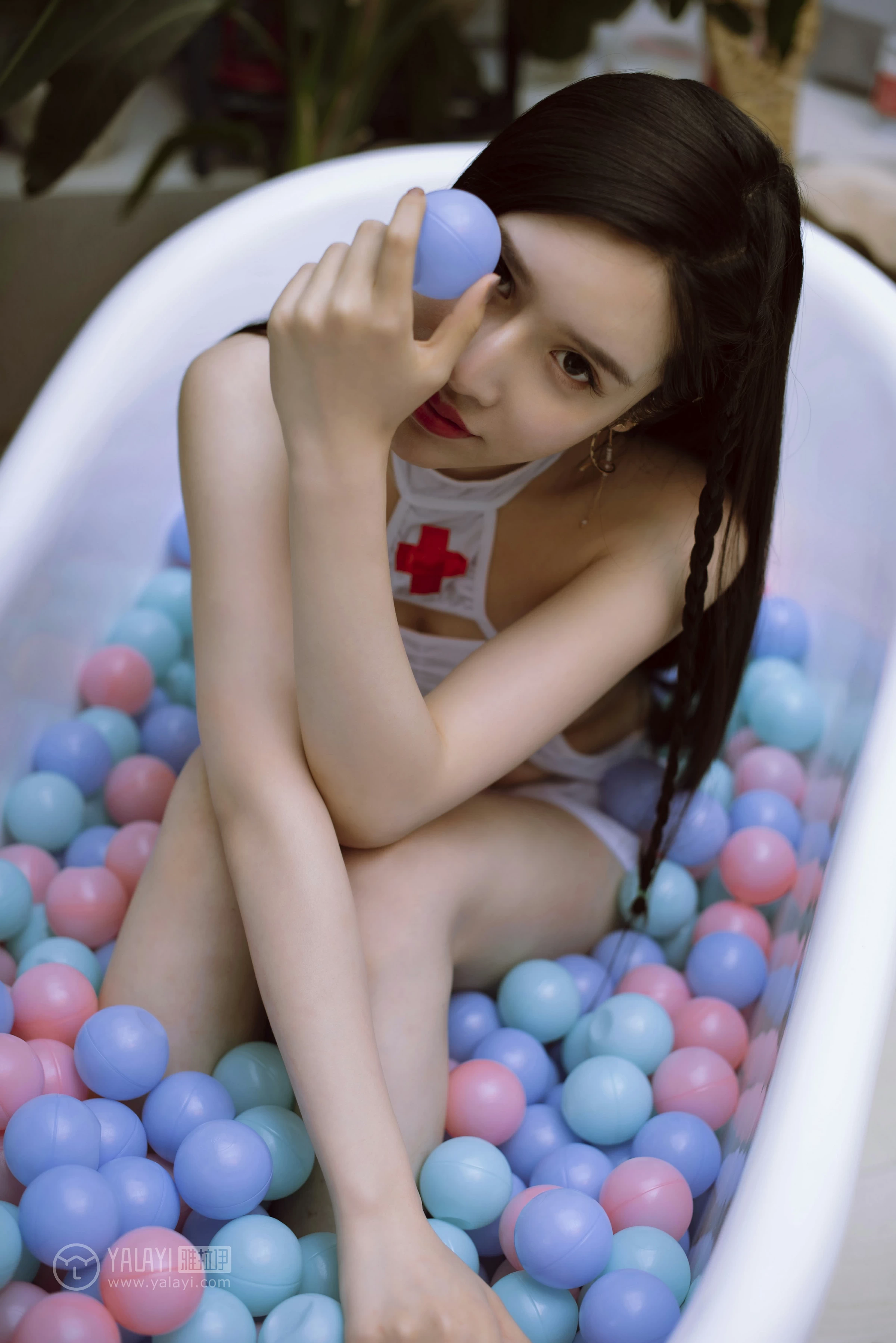 [YALAYI雅拉伊]NO.141 性感护士姐姐 颖莹 白色透视情趣制服内衣私房写真集第3张