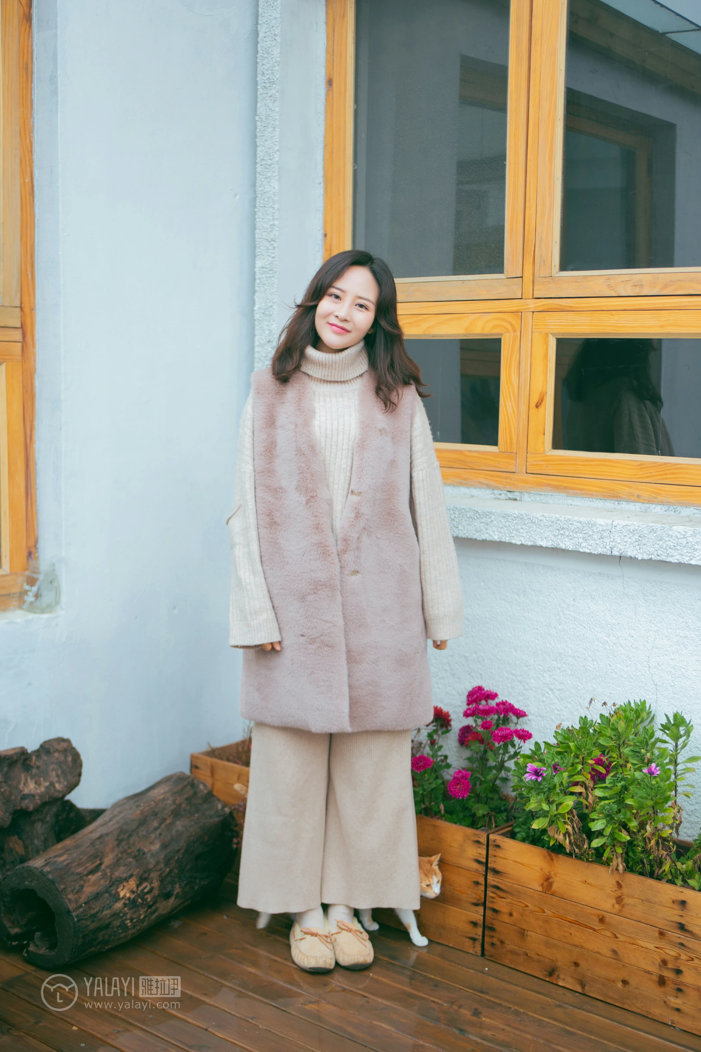 [YALAYI雅拉伊]NO.151 旅行日记 毛毛 米色毛衣加休闲长裤私房写真集第4张