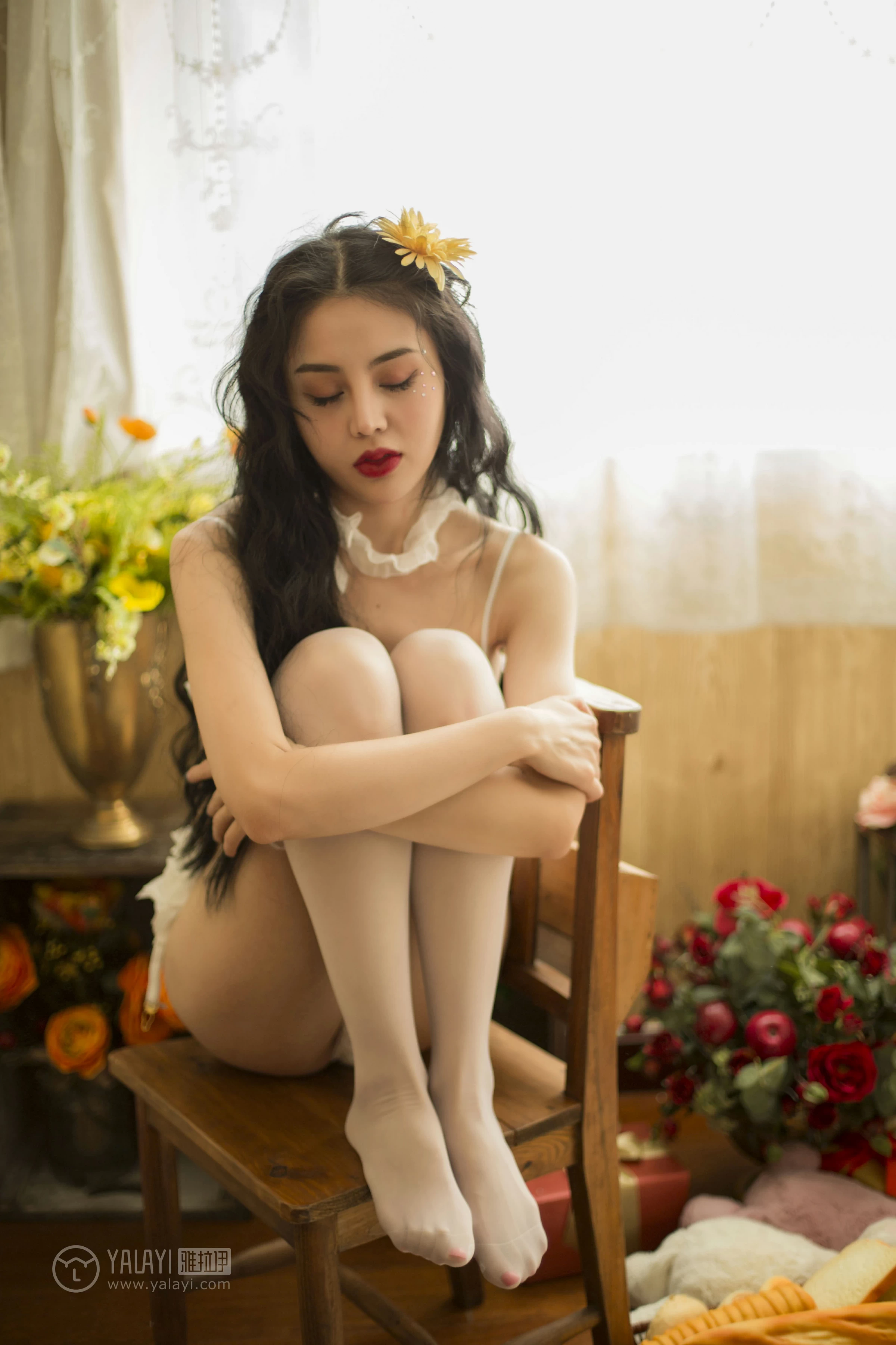 [YALAYI雅拉伊]NO.154 圣诞女皇 凉儿 白色情趣内衣加白色丝袜美腿性感私房写真集第8张