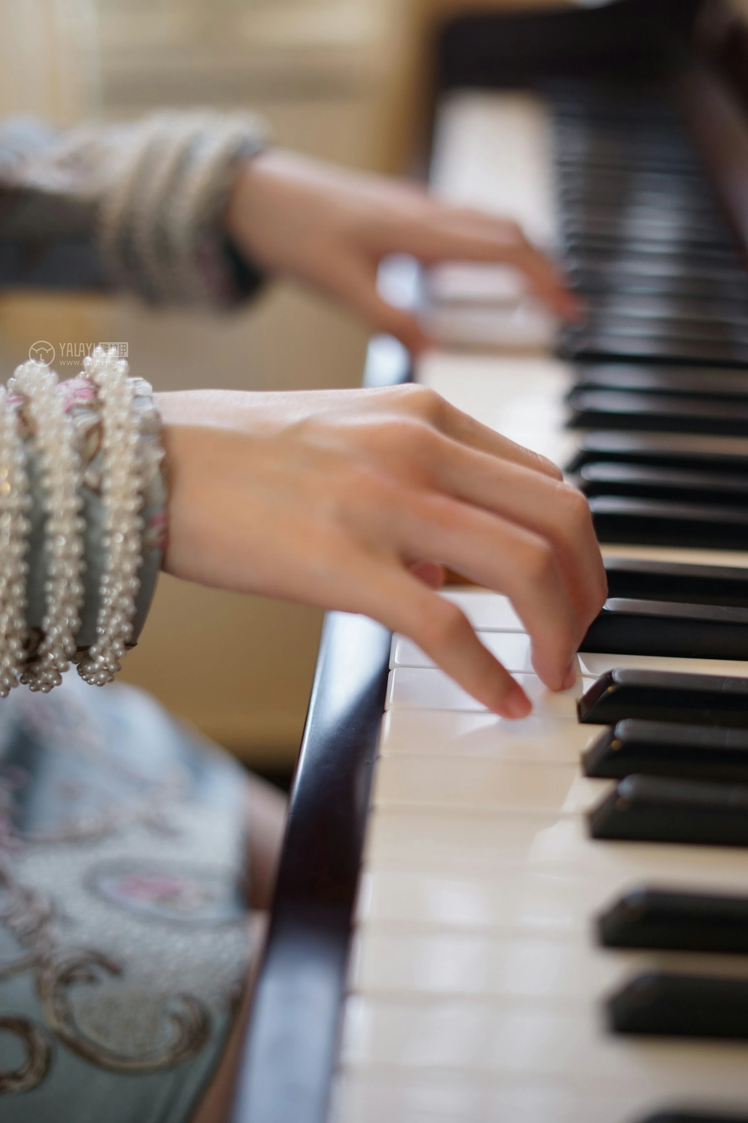 [YALAYI雅拉伊]NO.155 等2 奥莉 吊脖连衣裙 优雅端庄私房写真集第13张