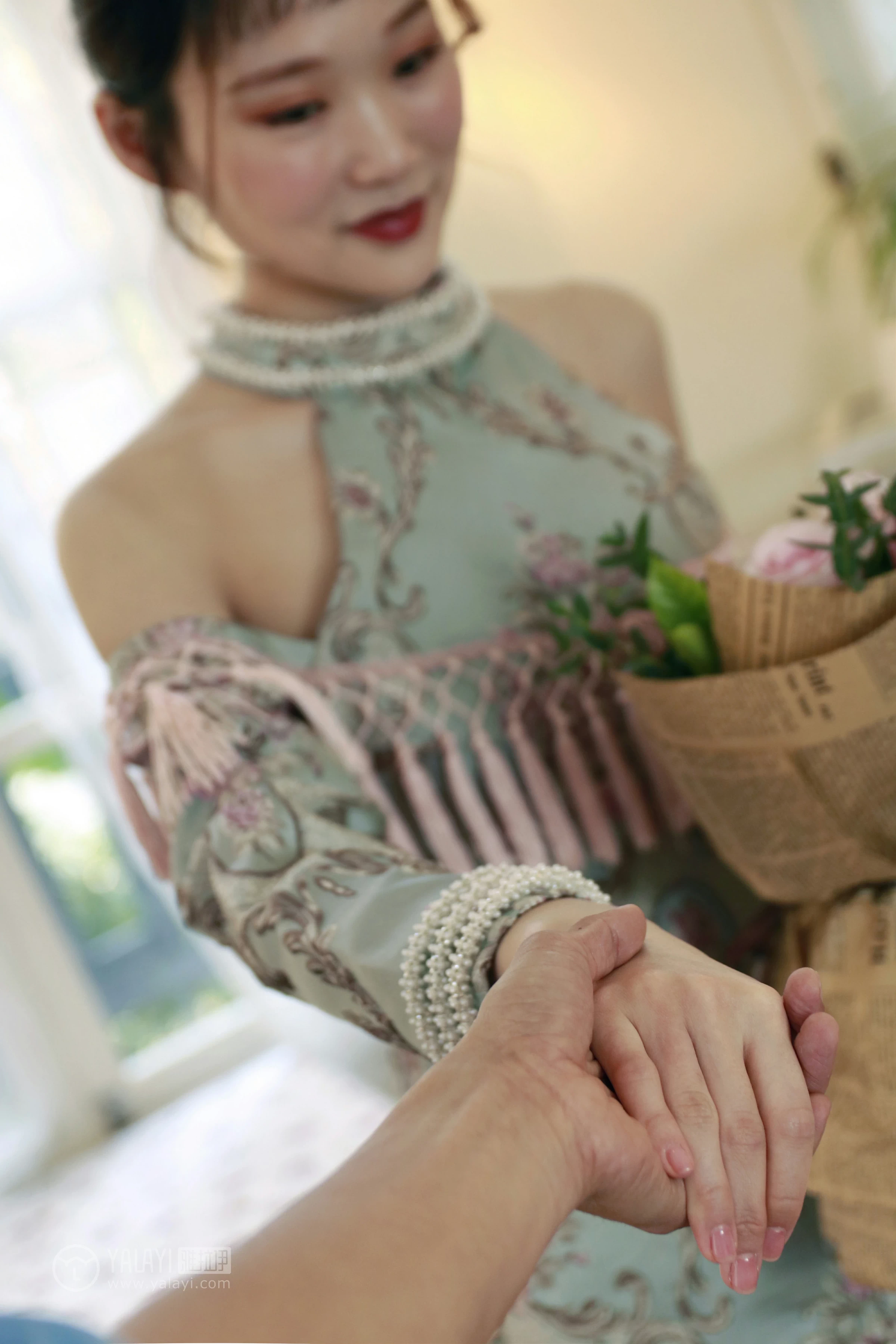 [YALAYI雅拉伊]NO.155 等2 奥莉 吊脖连衣裙 优雅端庄私房写真集第16张