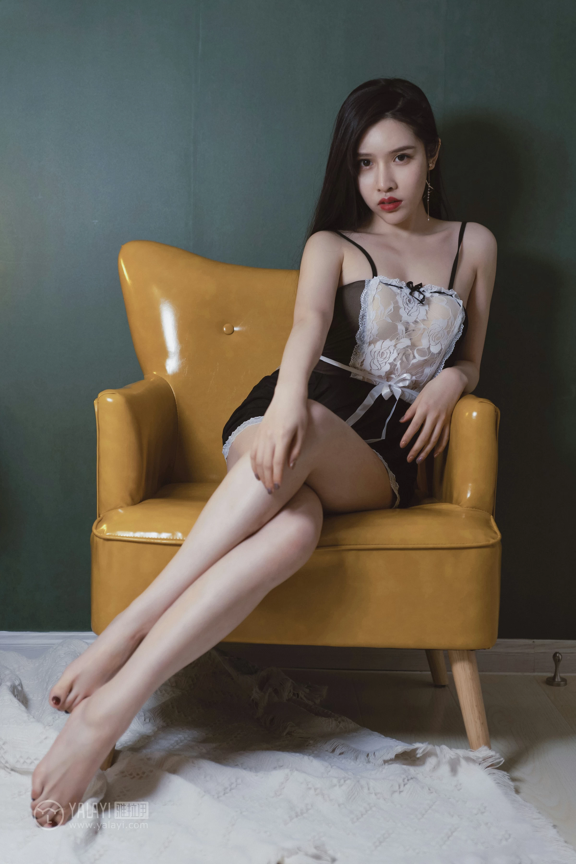 [YALAYI雅拉伊]NO.143 黑咖啡 颖莹 黑色吊带透视女仆制服裙性感私房写真集第9张