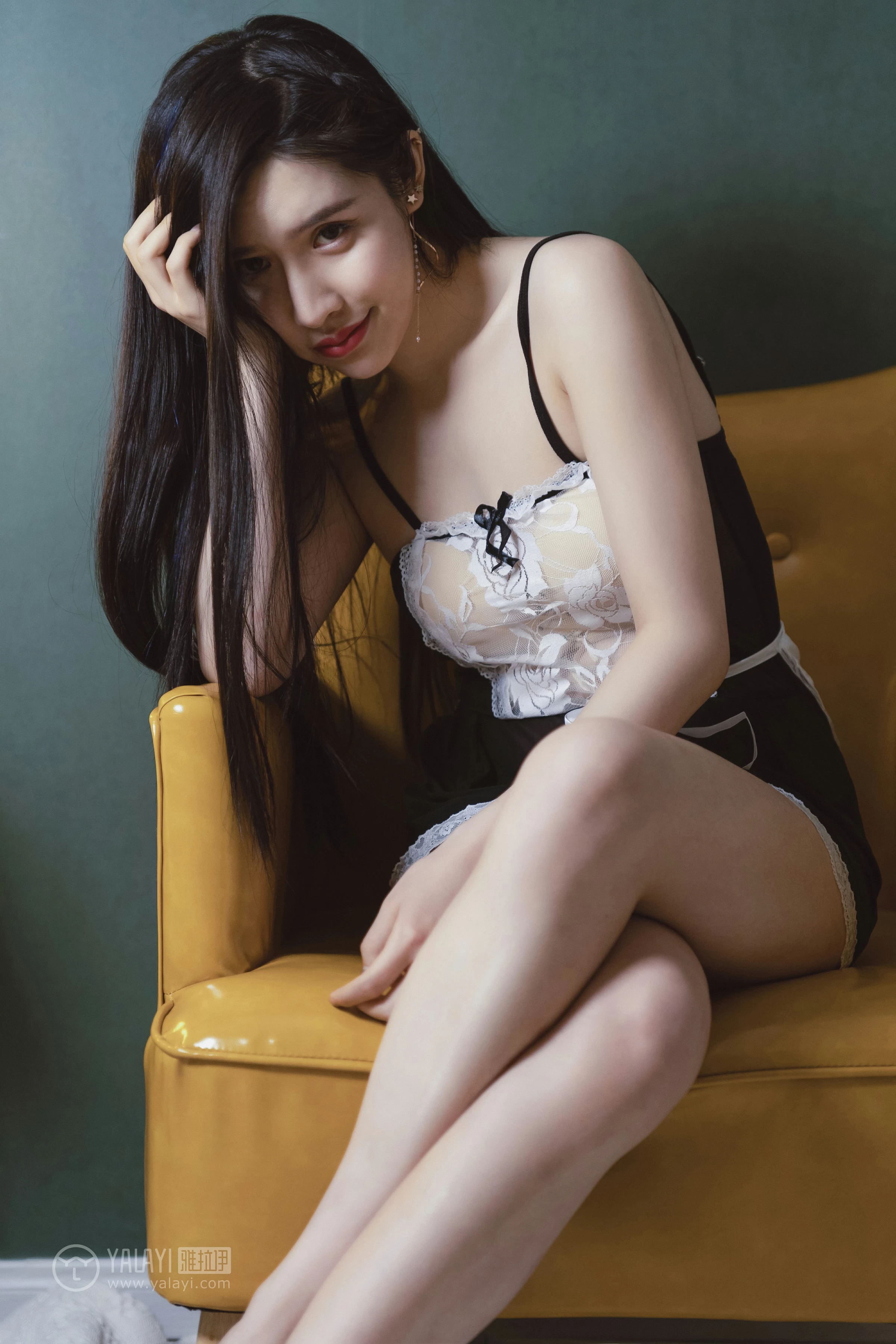 [YALAYI雅拉伊]NO.143 黑咖啡 颖莹 黑色吊带透视女仆制服裙性感私房写真集第12张