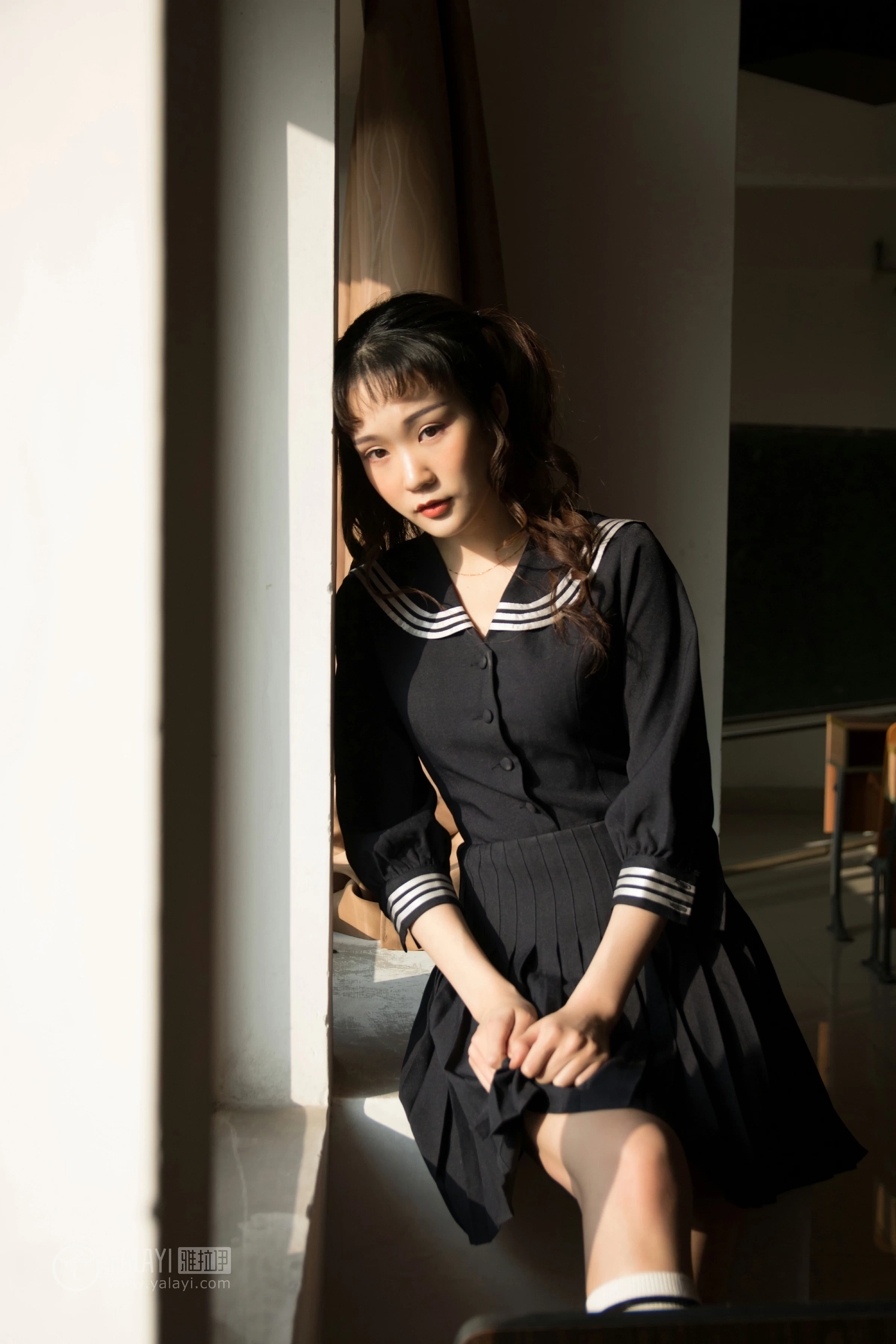 [YALAYI雅拉伊]NO.147 等 奥莉 黑色高中女生制服裙清纯可爱私房写真集第6张