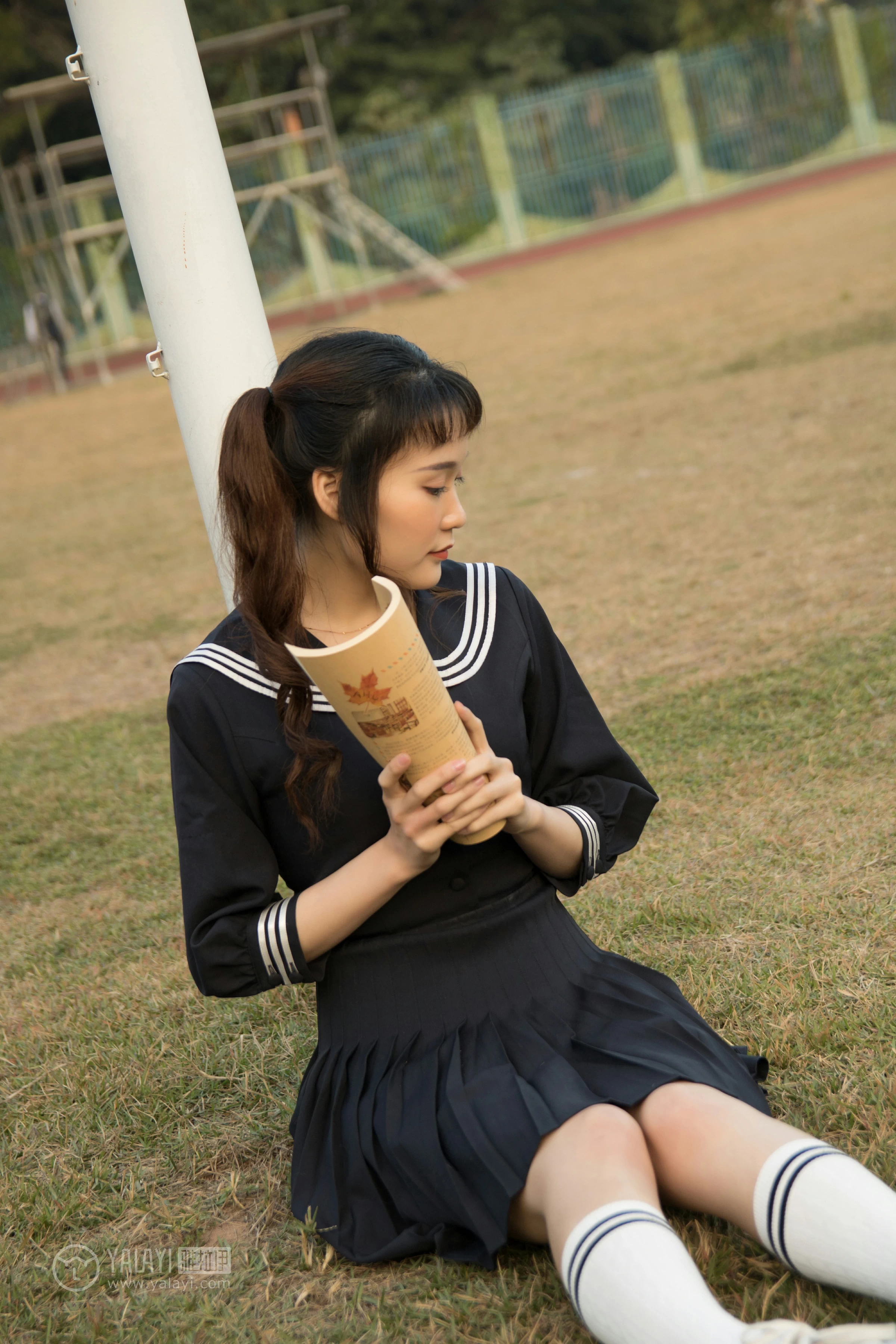 [YALAYI雅拉伊]NO.147 等 奥莉 黑色高中女生制服裙清纯可爱私房写真集第15张