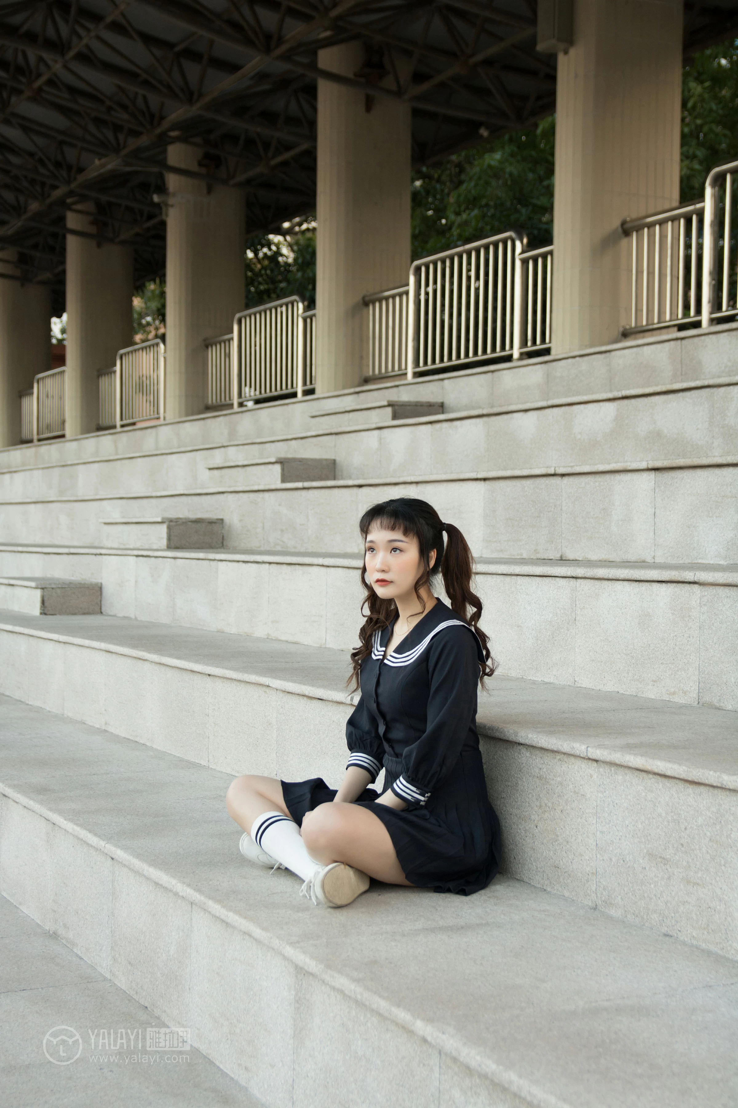 [YALAYI雅拉伊]NO.147 等 奥莉 黑色高中女生制服裙清纯可爱私房写真集第17张