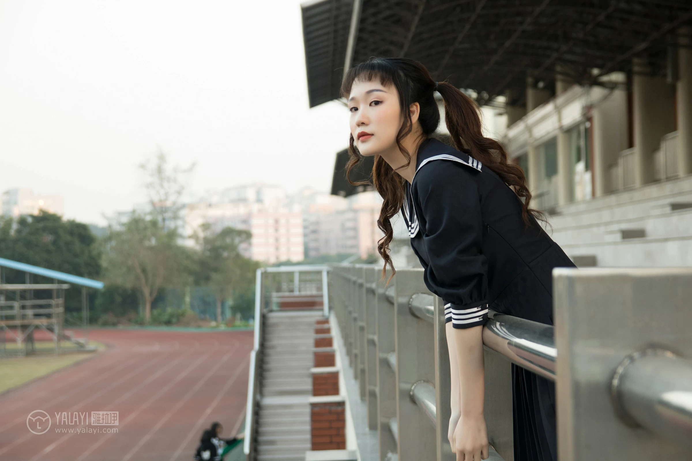 [YALAYI雅拉伊]NO.147 等 奥莉 黑色高中女生制服裙清纯可爱私房写真集第18张