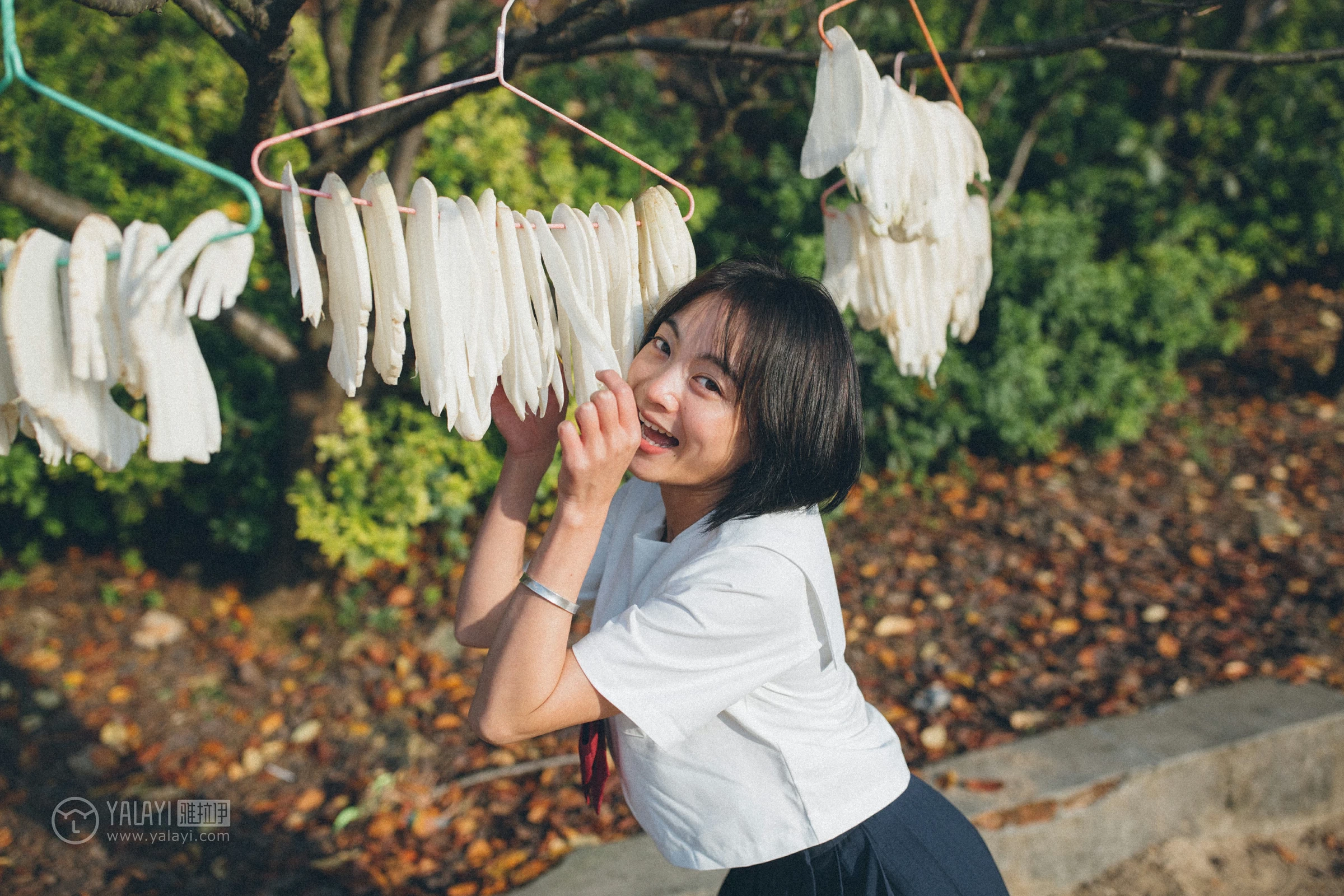 [YALAYI雅拉伊]NO.156 带我走带我飞 米粒米粒 高中女生制服与短裙私房写真集第15张