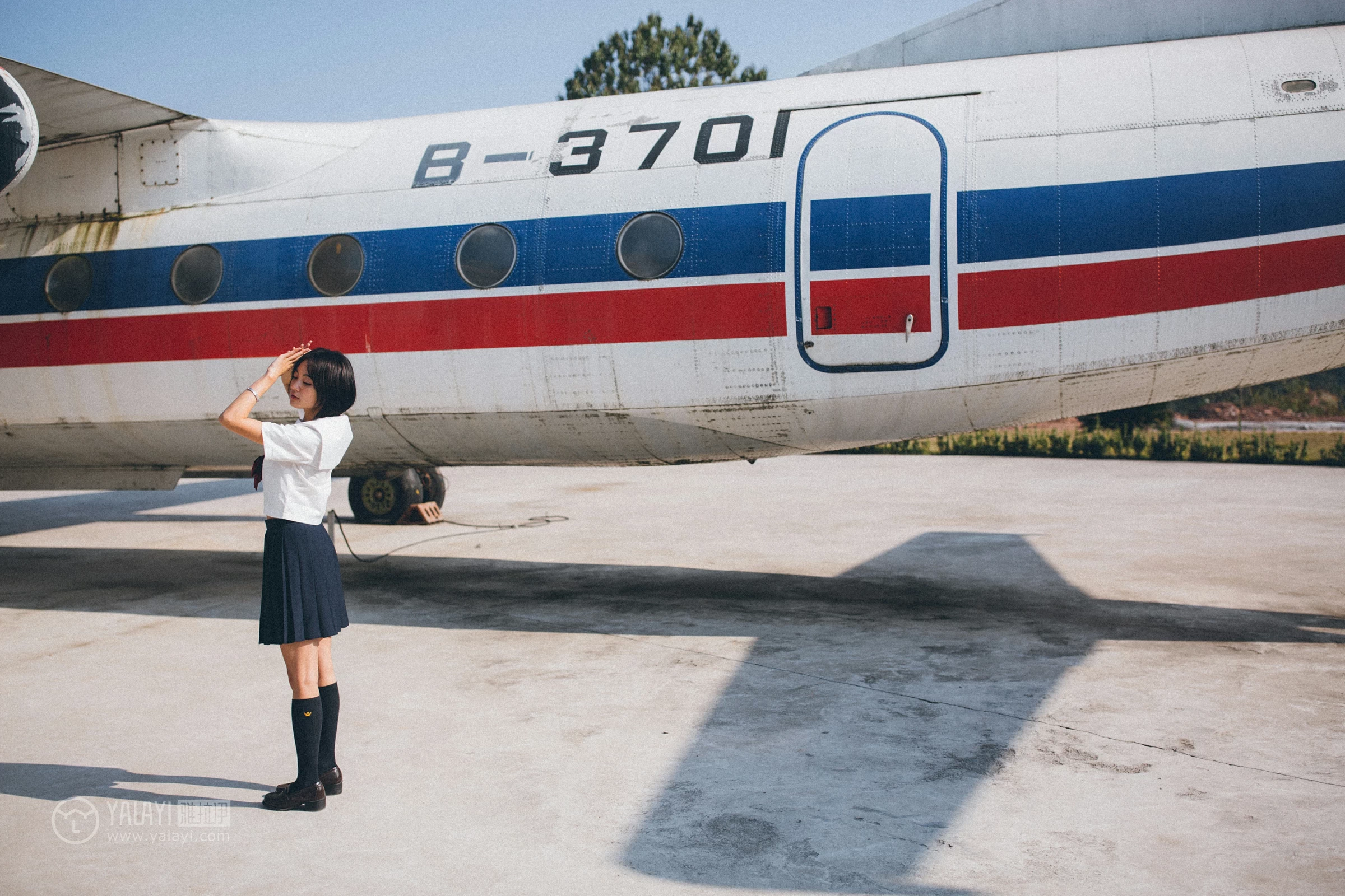 [YALAYI雅拉伊]NO.156 带我走带我飞 米粒米粒 高中女生制服与短裙私房写真集第10张