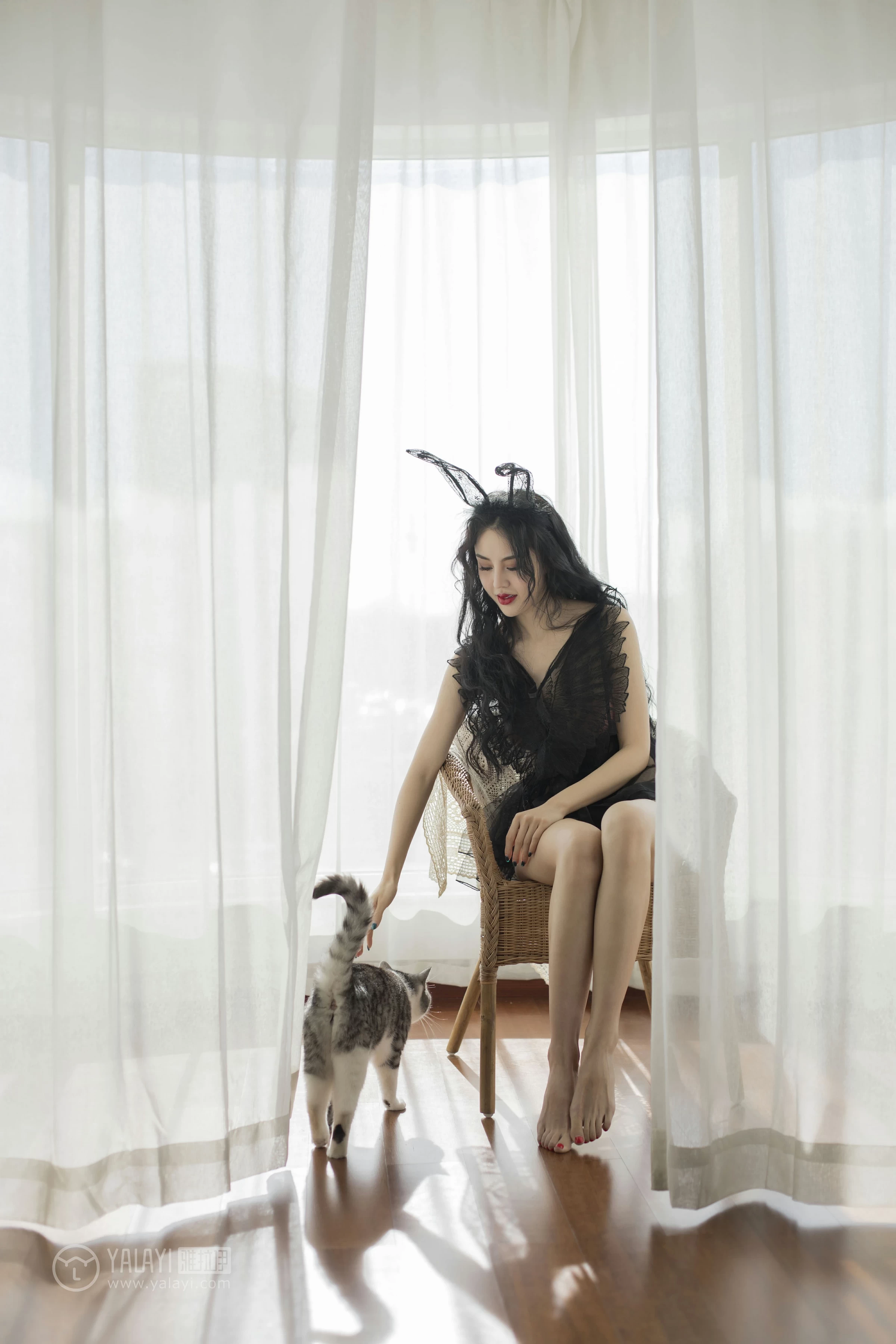 [YALAYI雅拉伊]NO.157 童话 凉儿 黑色透视情趣睡衣裙性感私房写真集第13张