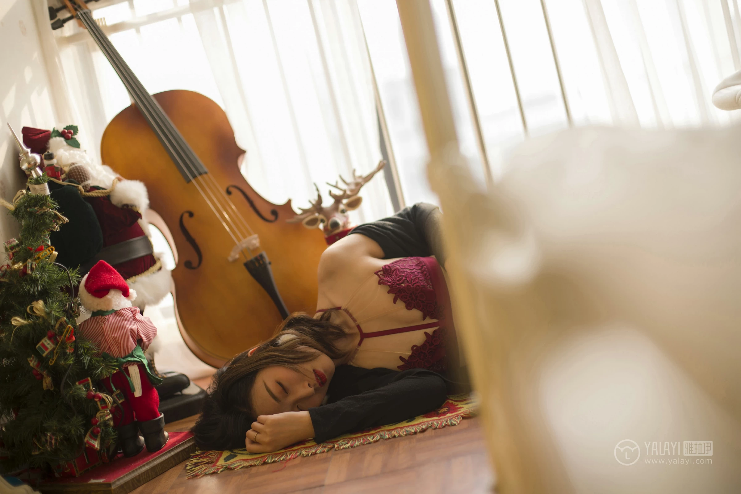 [YALAYI雅拉伊]NO.159 亦幻亦真 佳佳 红色蕾丝内衣与性感比基尼泳装私房写真集第3张