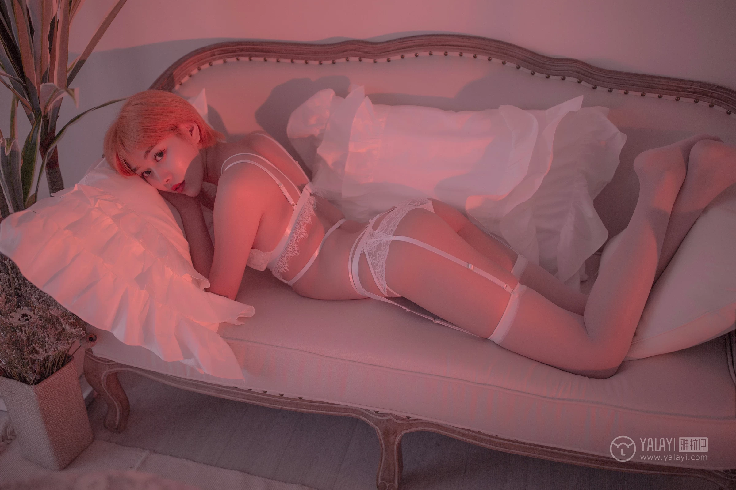 [YALAYI雅拉伊]NO.162 轻奢主义 静静 白色蕾丝情趣内衣加白色丝袜美腿性感私房写真集第5张