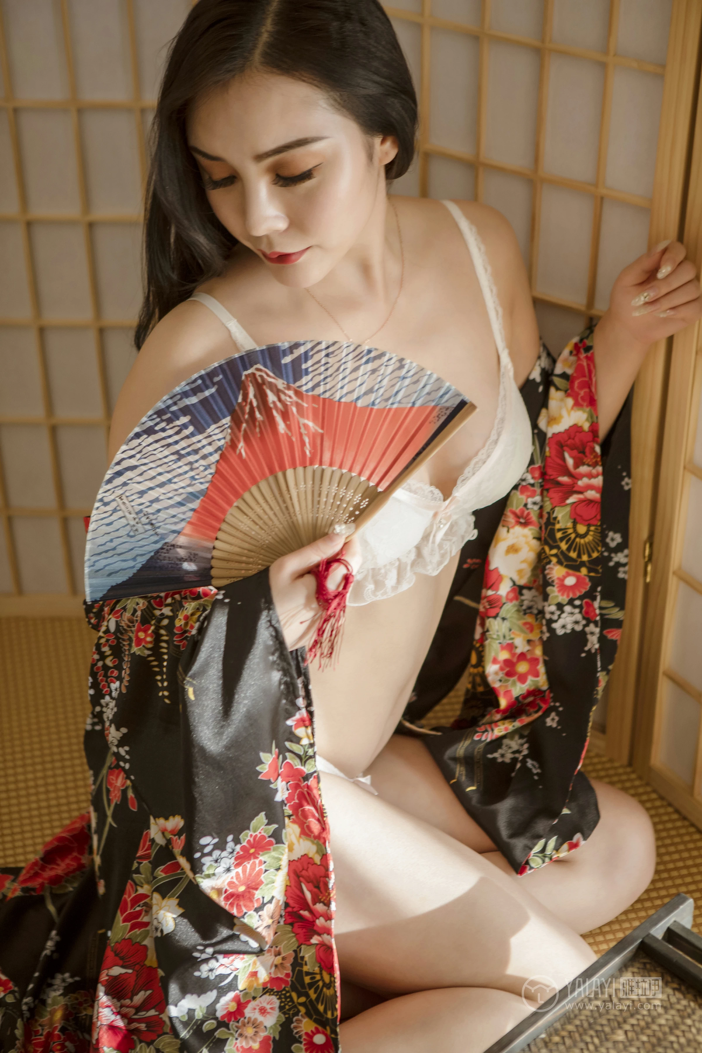 [YALAYI雅拉伊]No.167 和风御姐 木子 黑色和服加白色透视情趣内衣性感私房写真集第14张