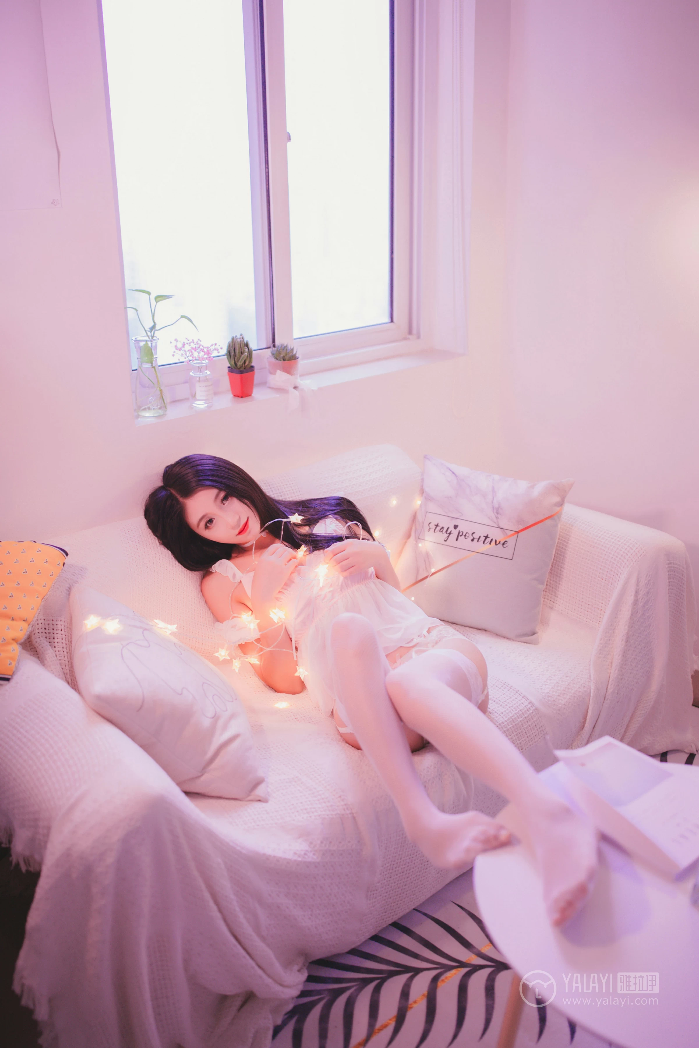 [YALAYI雅拉伊]No.170 花非花 林林子酱 白色透视情趣内衣加白色丝袜美腿性感私房写真集第3张