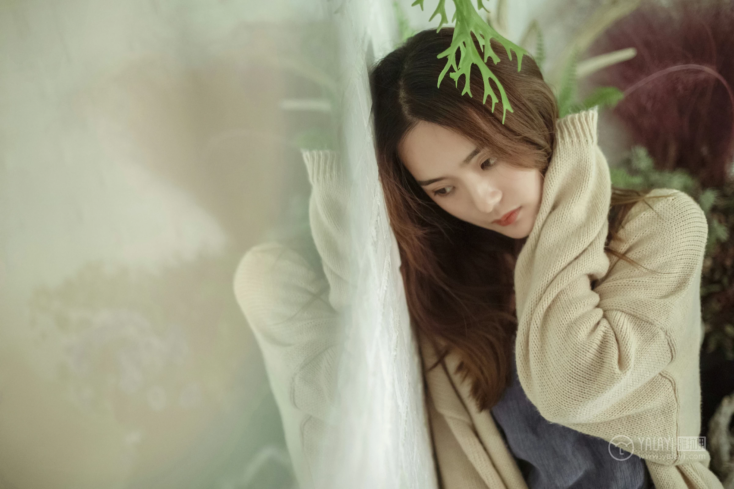 [YALAYI雅拉伊]No.175 不如和我虚度时光 白日梦 米色外套加灰色吊带连衣裙性感私房写真集第6张