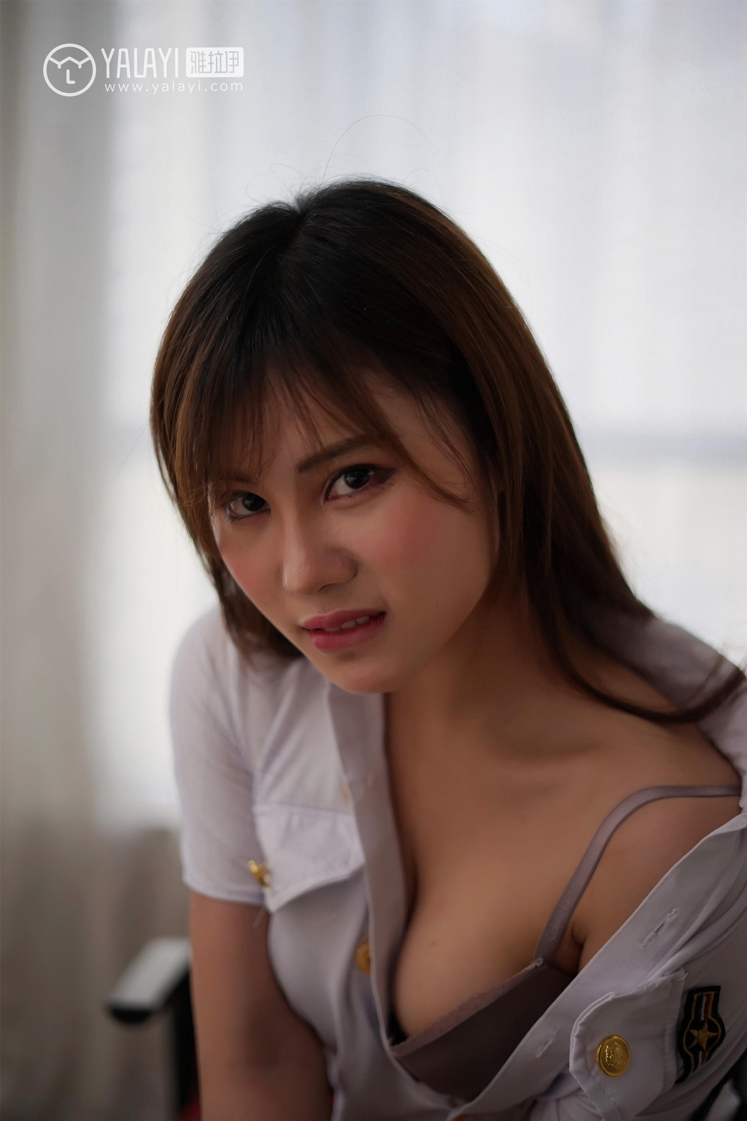 [YALAYI雅拉伊]NO.002 妮妮的黑丝诱惑 艾妮妮 性感女警官制服与短裙加黑色丝袜美腿私房写真集第6张