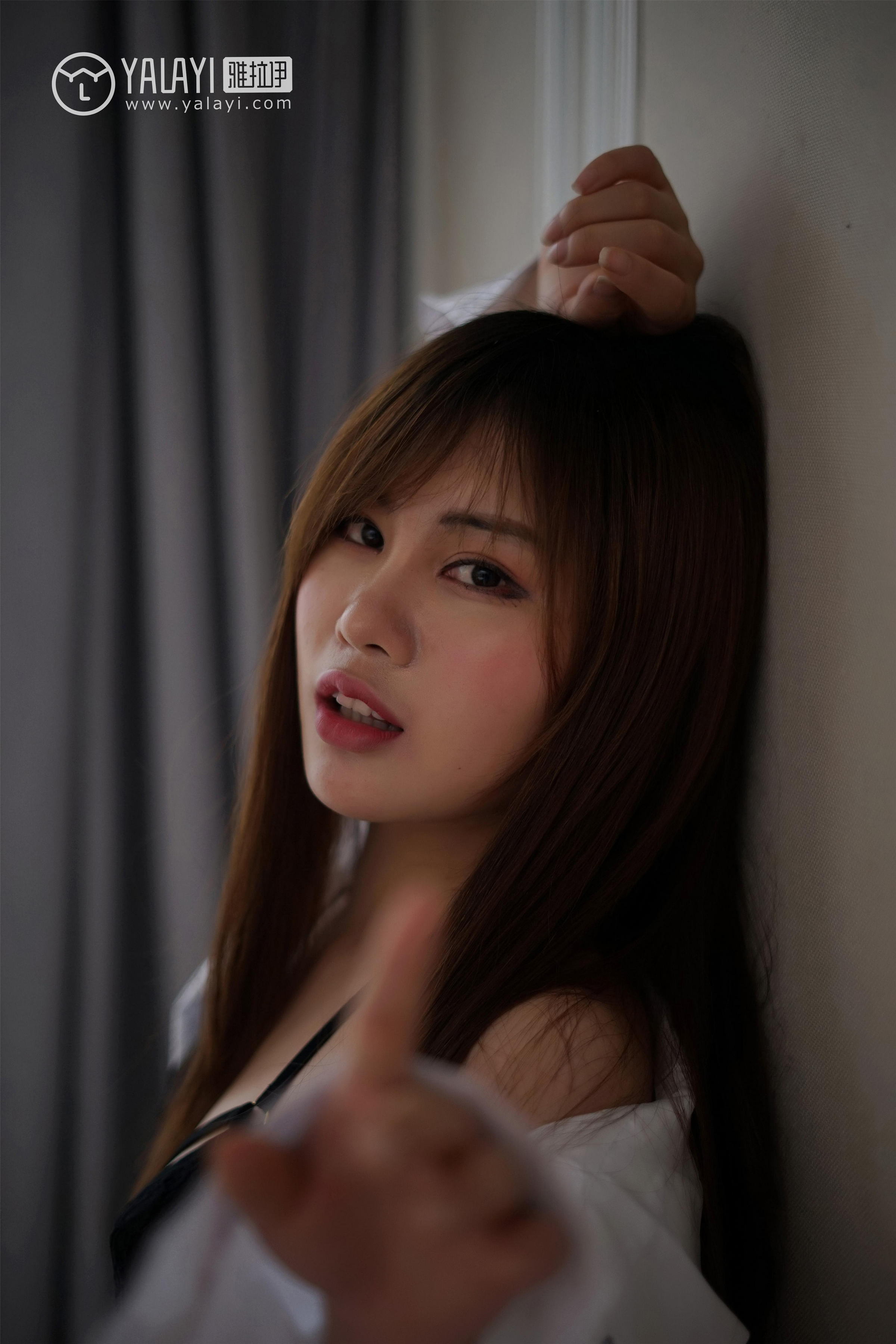 [YALAYI雅拉伊]NO.002 妮妮的黑丝诱惑 艾妮妮 性感女警官制服与短裙加黑色丝袜美腿私房写真集第12张