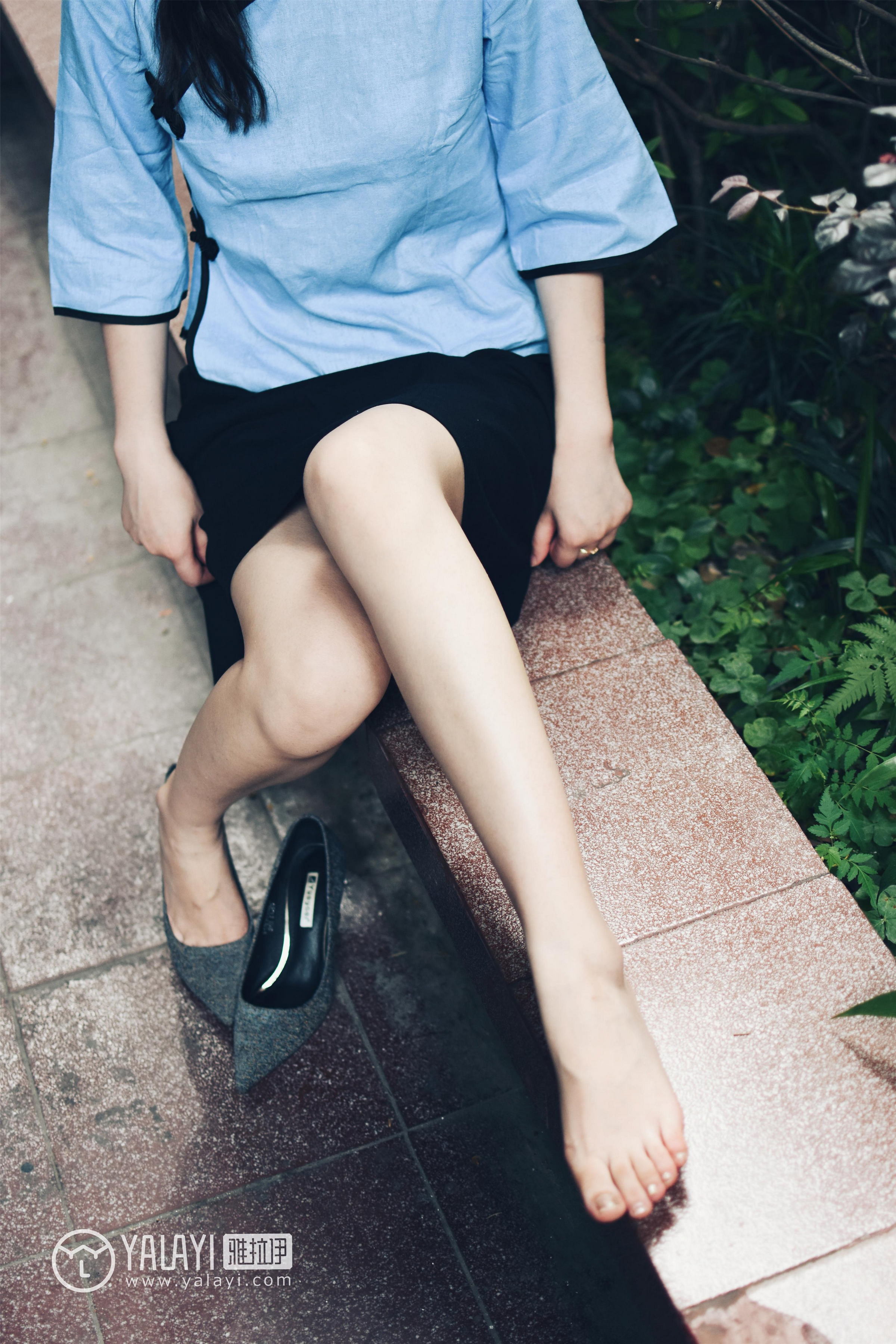 [YALAYI雅拉伊]NO.005 民国女孩叶肖肖 民国女生制服与白色短袖及黑色短裙加肉色丝袜美腿性感私房写真集第9张