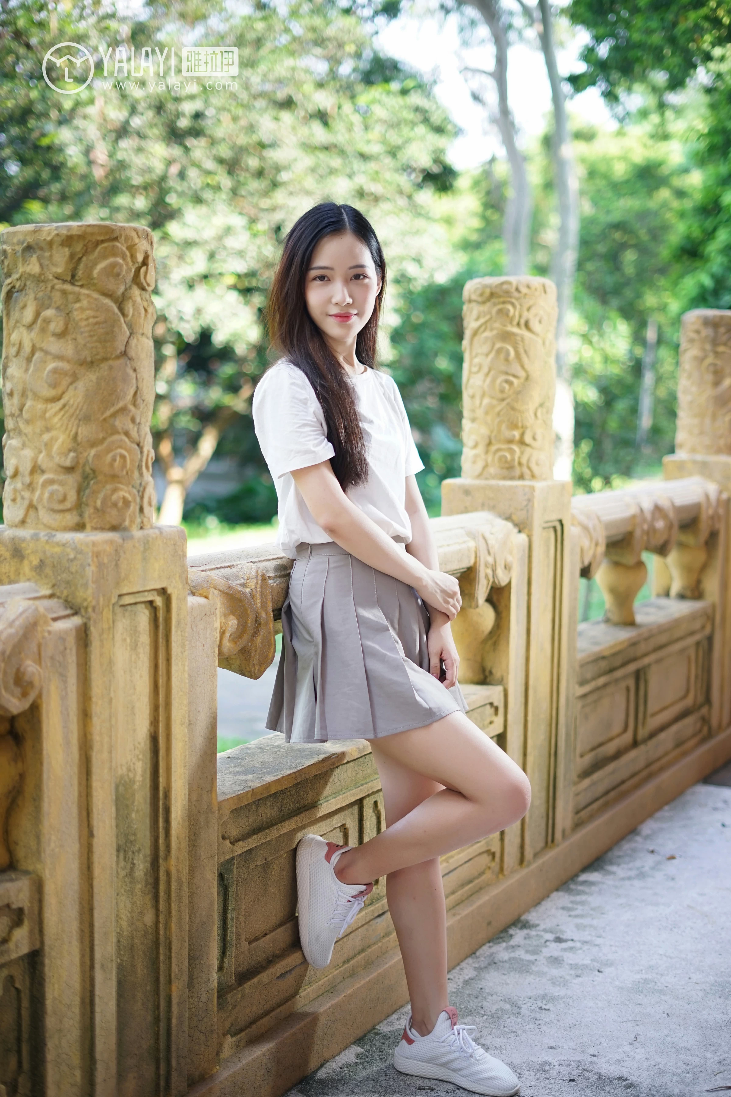 [YALAYI雅拉伊]NO.027 校园邂逅 卡柔 白色短袖加灰色短裙与吊带连衣裙性感私房写真集第3张
